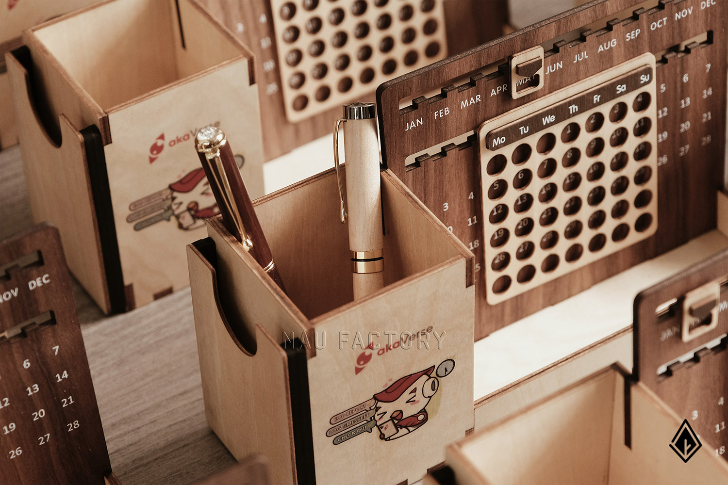 set lịch vạn niên và tranh gỗ