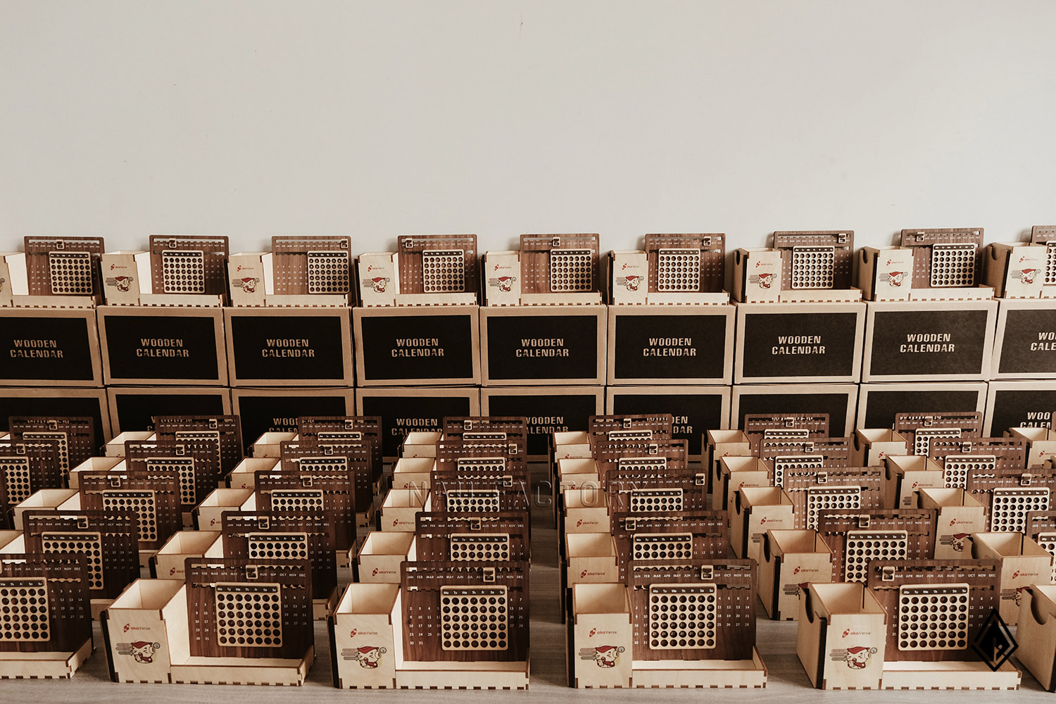 set lịch vạn niên và tranh gỗ