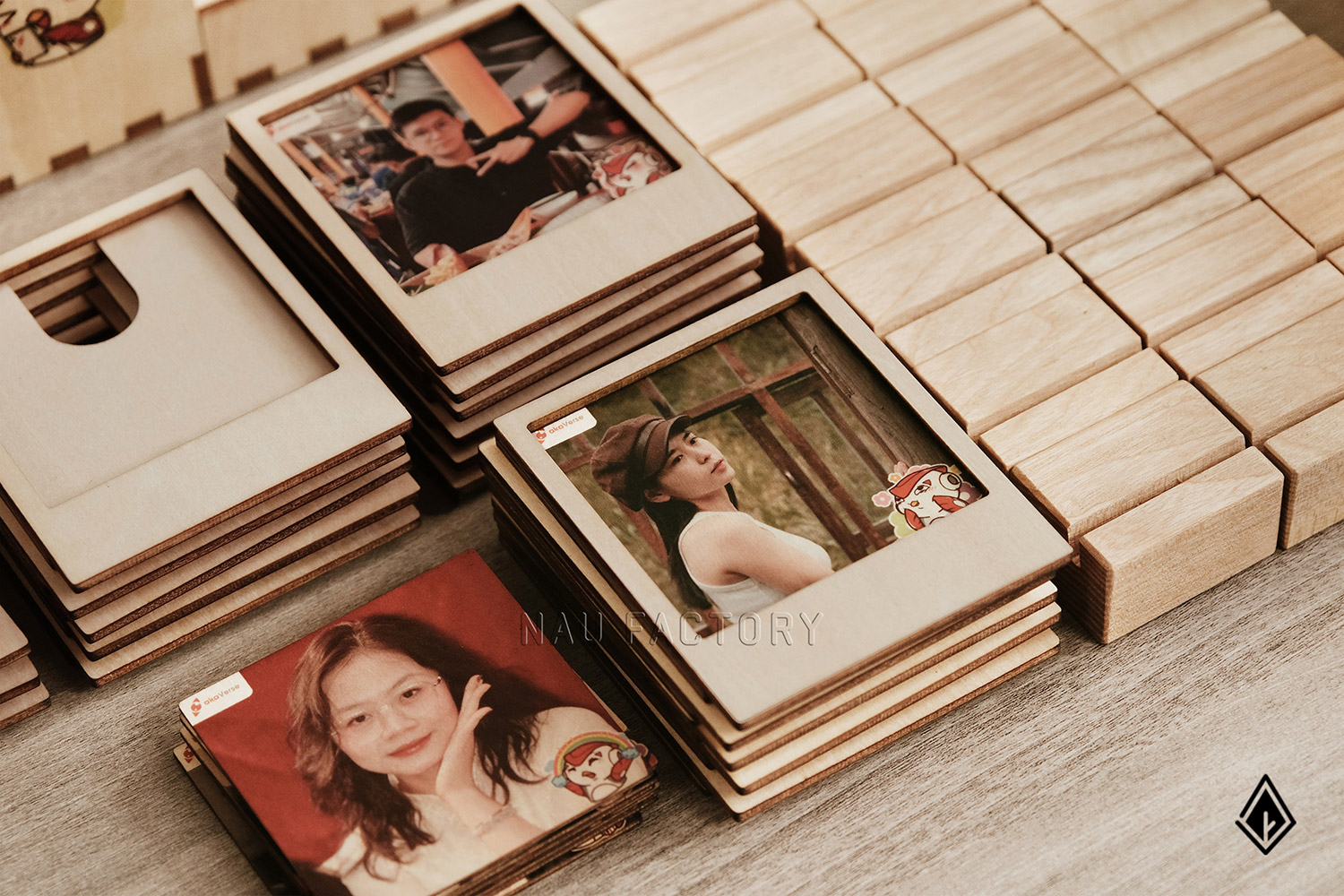 set lịch vạn niên và tranh gỗ