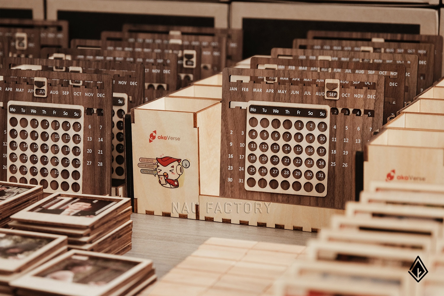 set lịch vạn niên và tranh gỗ