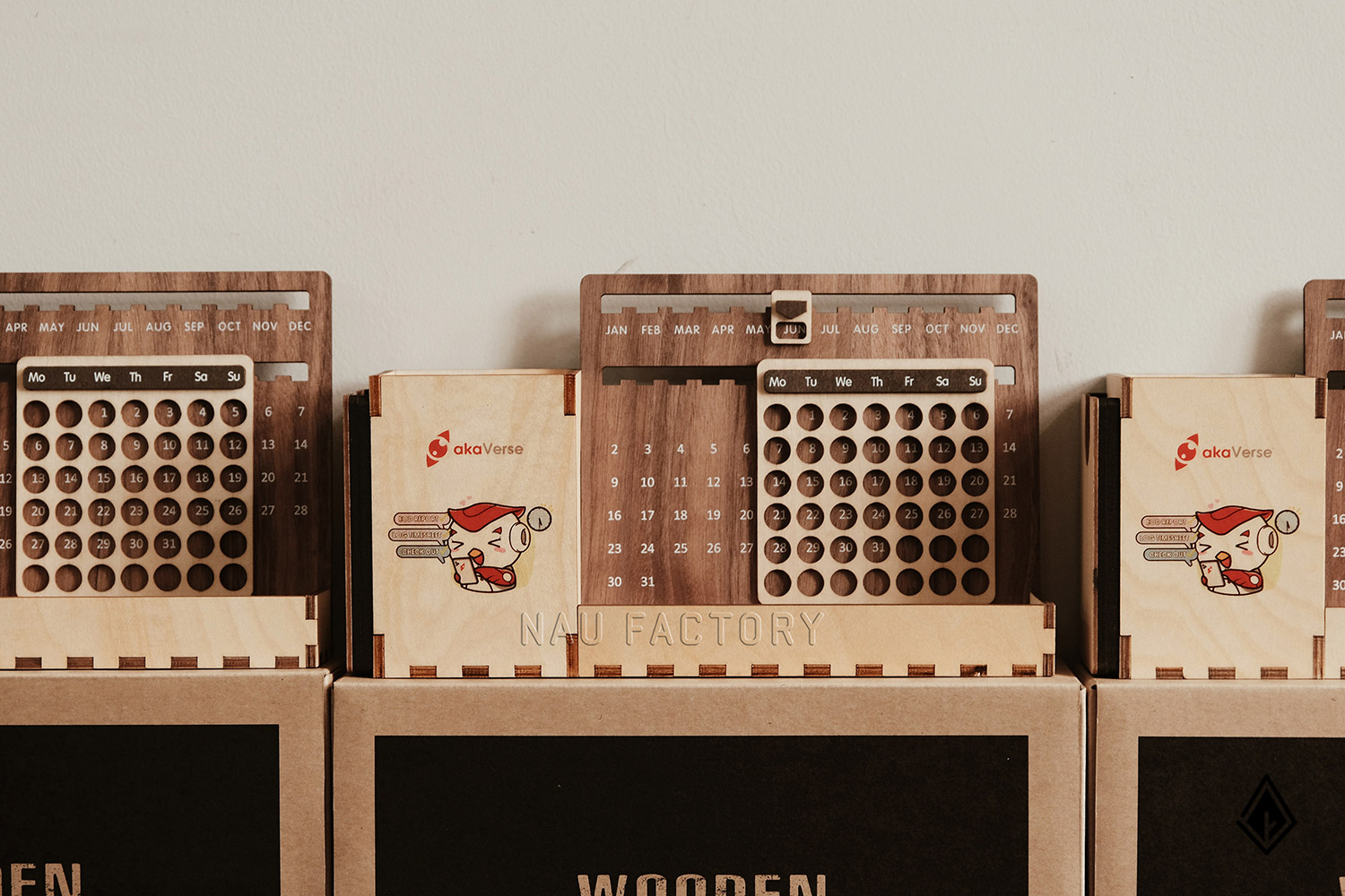 set lịch vạn niên và tranh gỗ