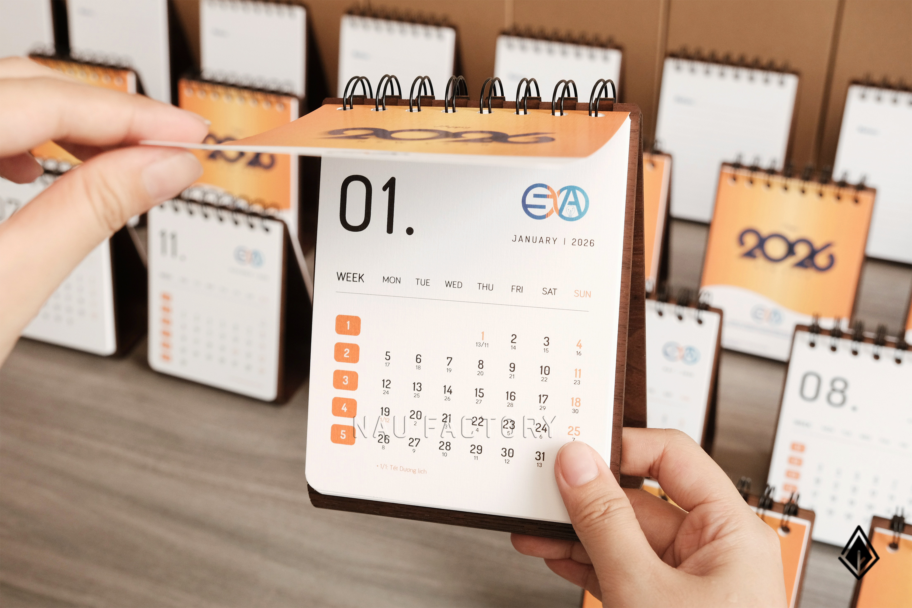 lịch gỗ form đứng