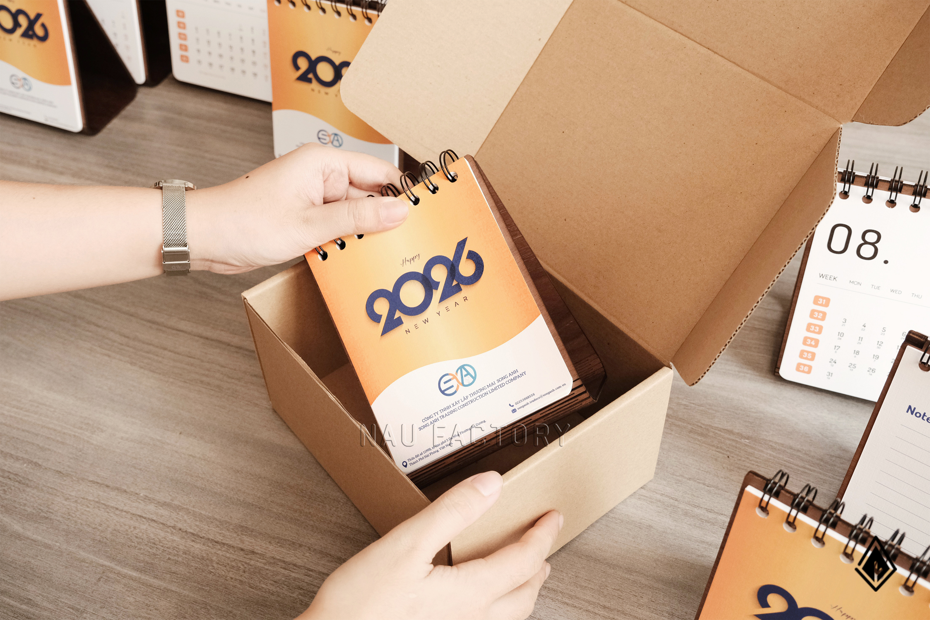 lịch gỗ form đứng