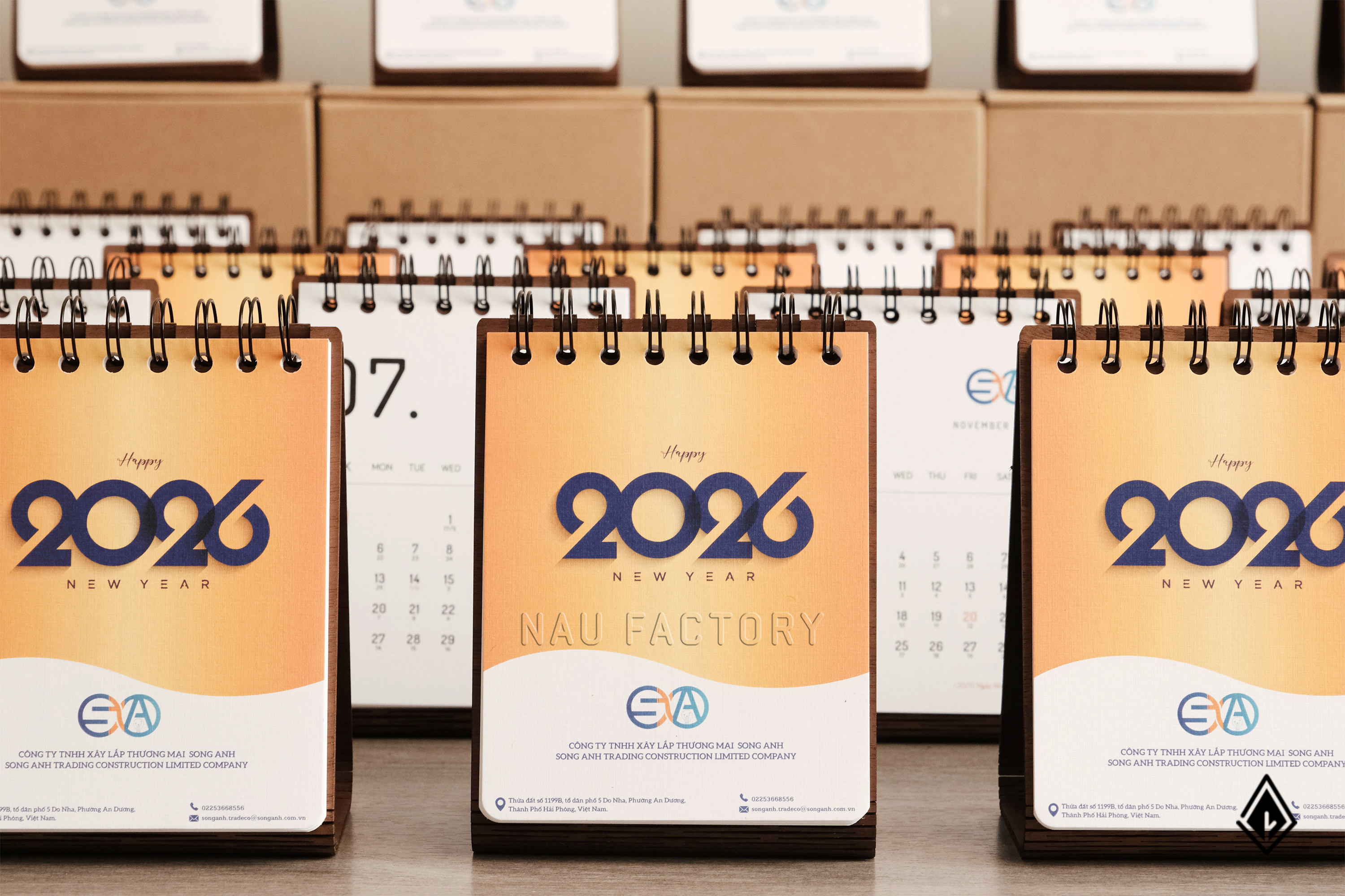 lịch gỗ form đứng