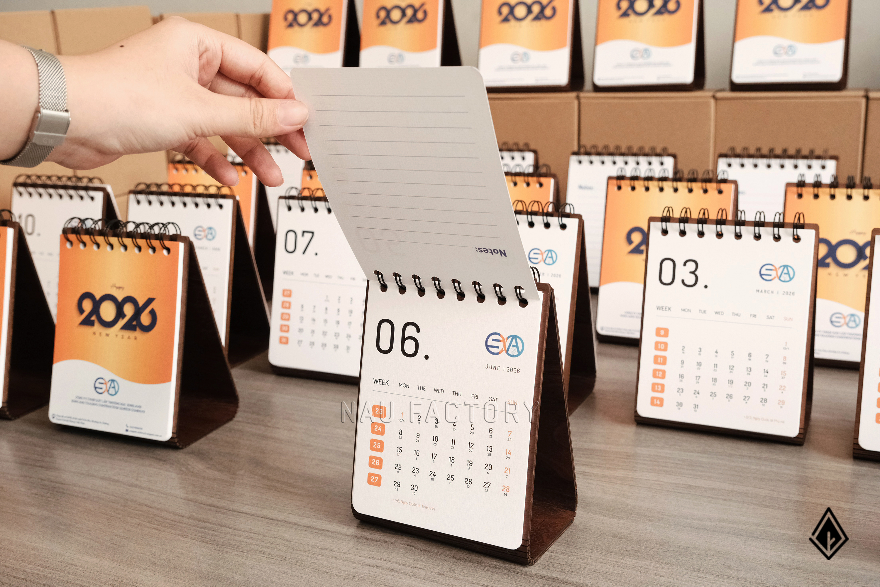 lịch gỗ form đứng