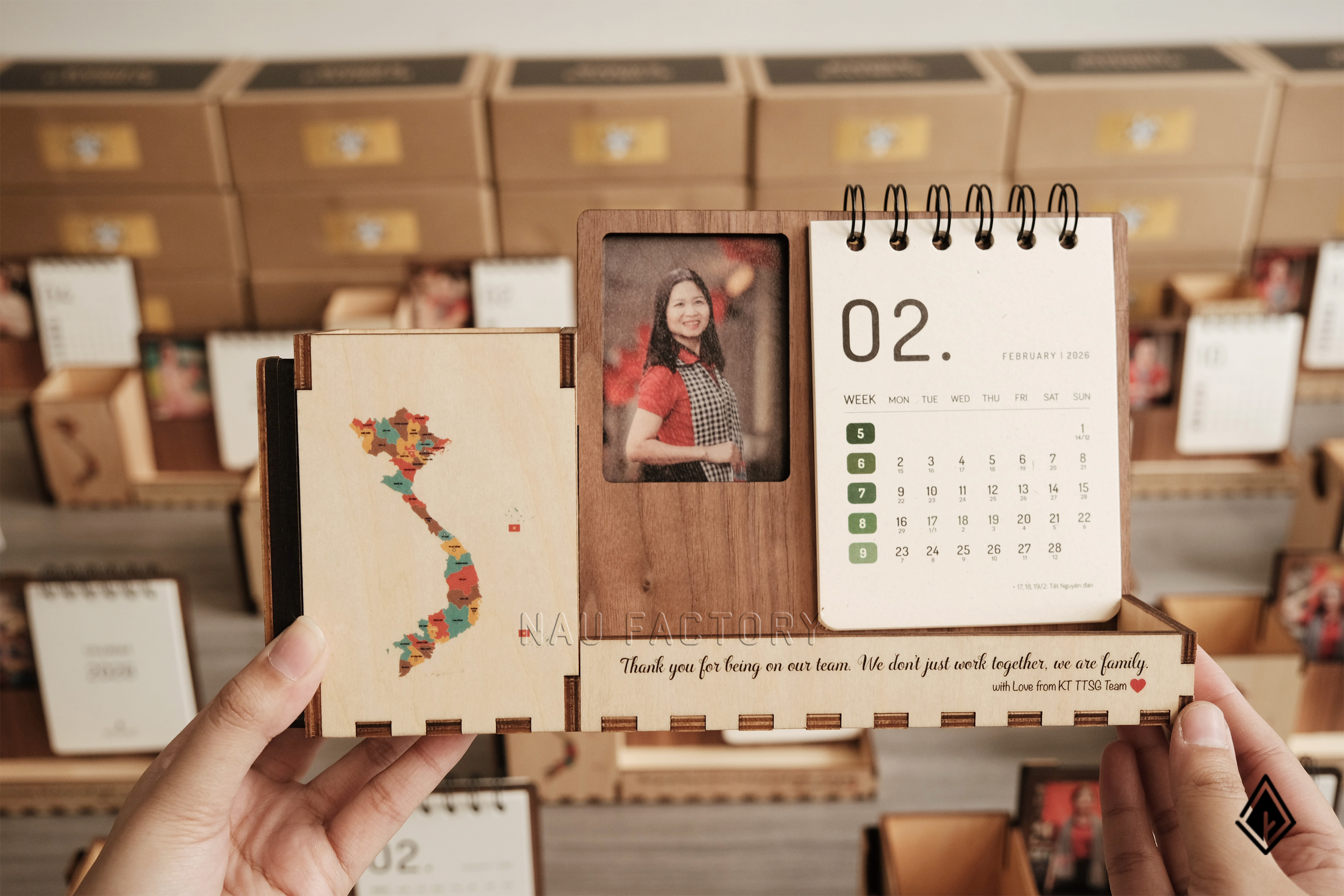 lịch gỗ khung ảnh