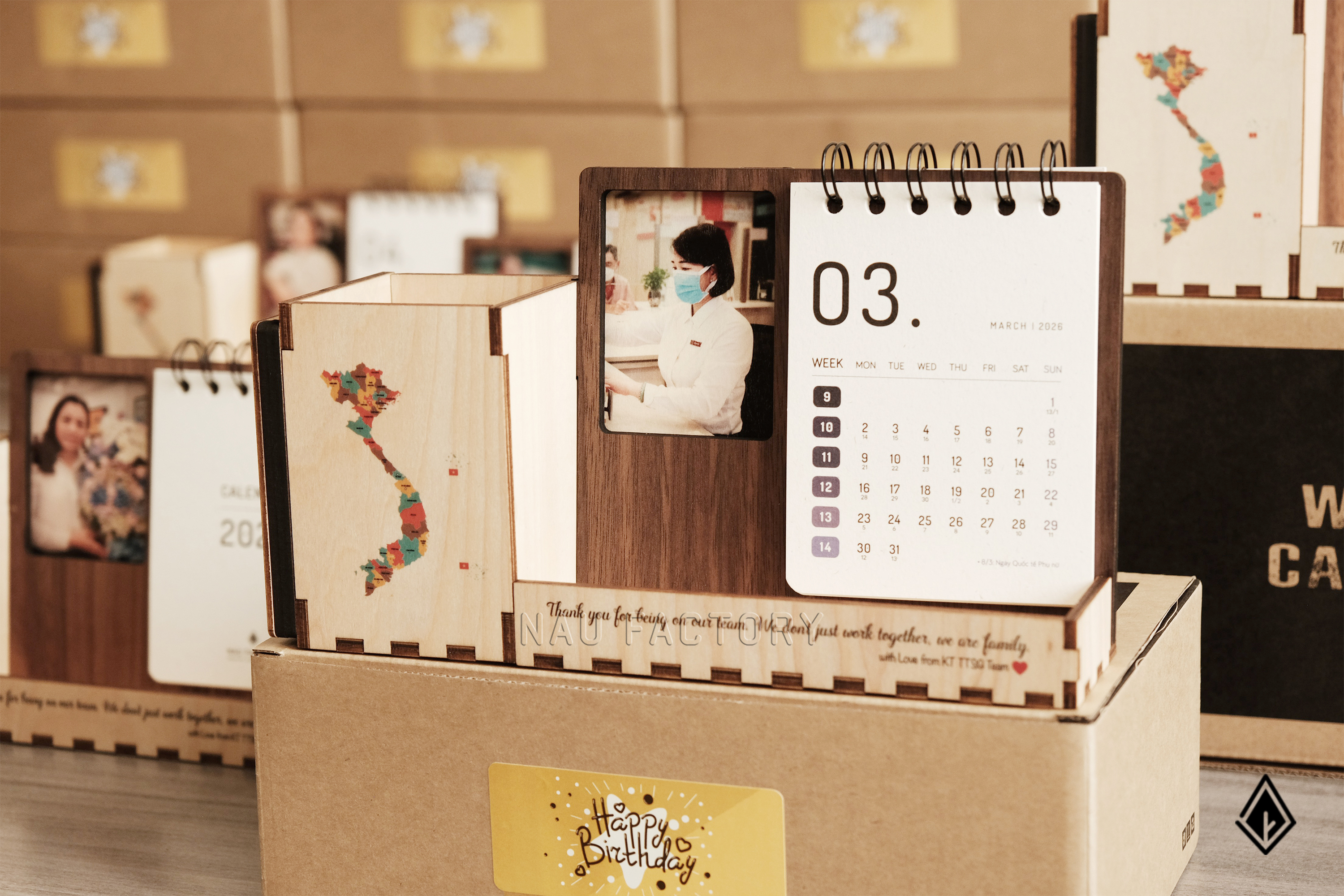 lịch gỗ khung ảnh