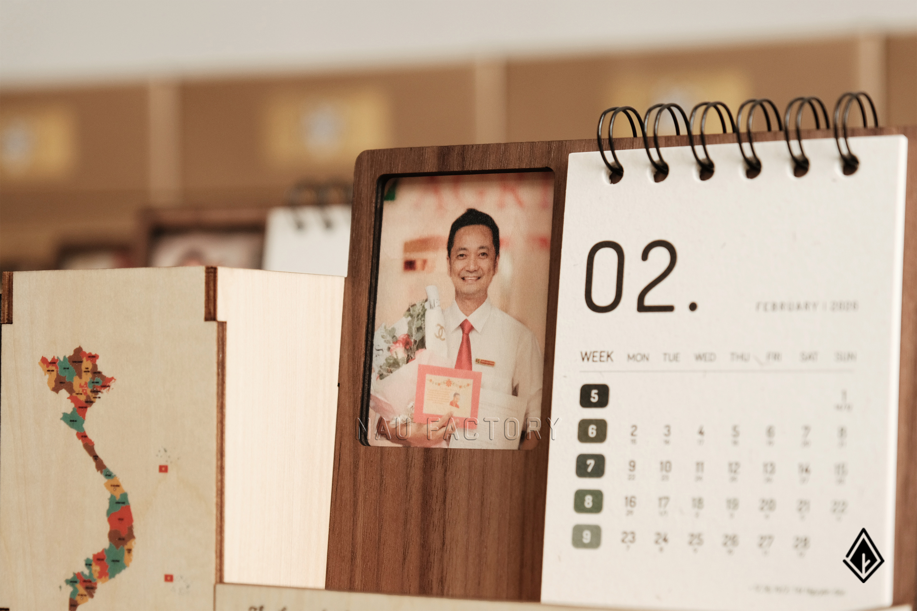 lịch gỗ khung ảnh