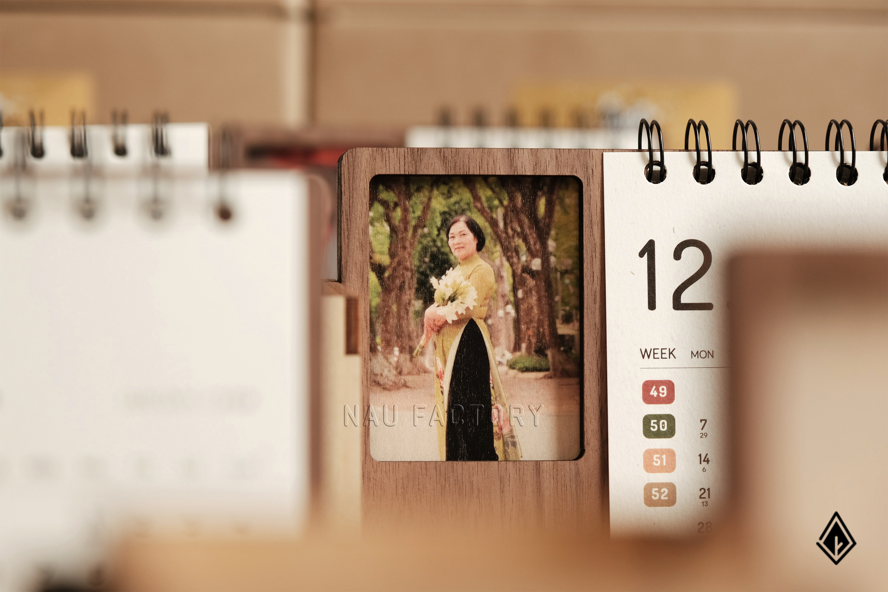 lịch gỗ khung ảnh