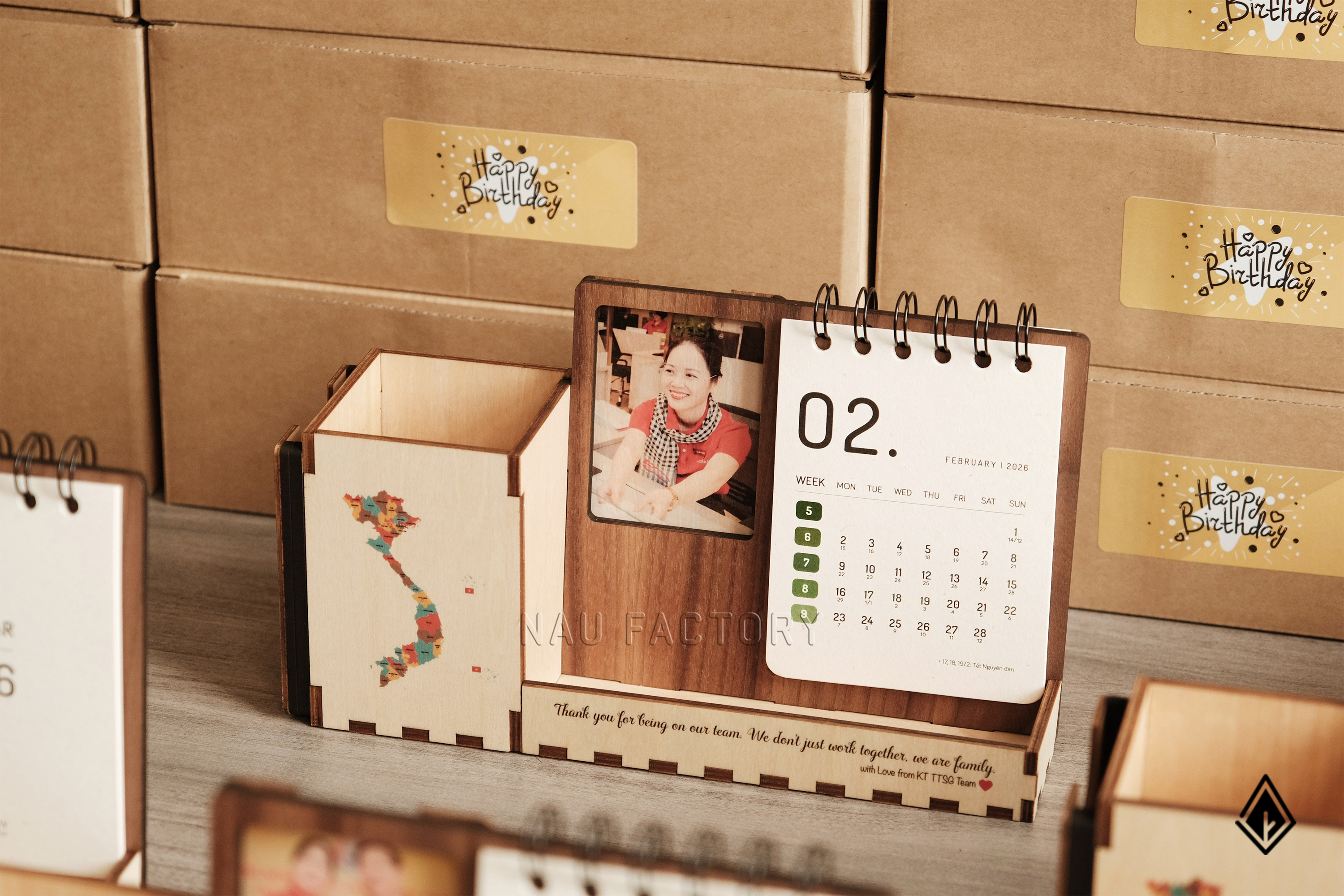 lịch gỗ khung ảnh