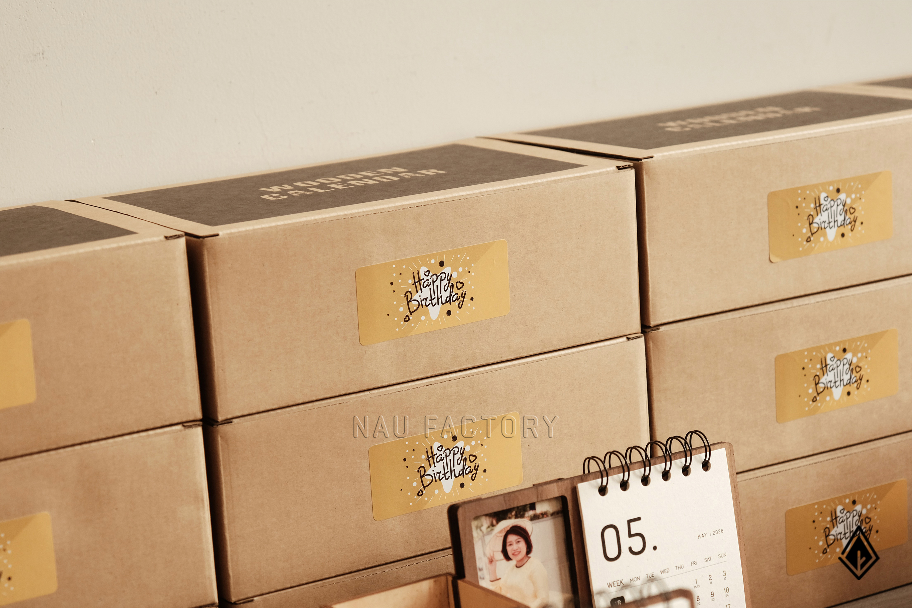 lịch gỗ khung ảnh