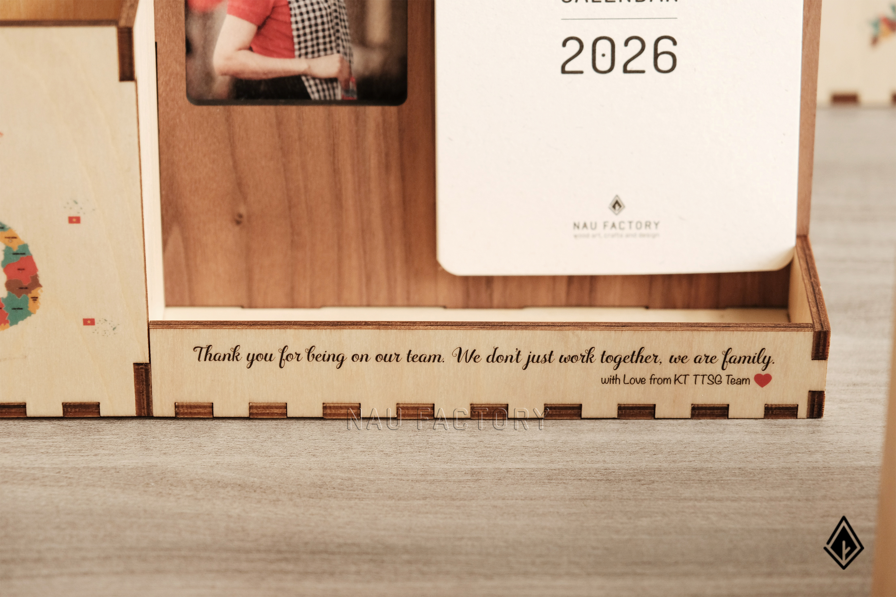 lịch gỗ khung ảnh