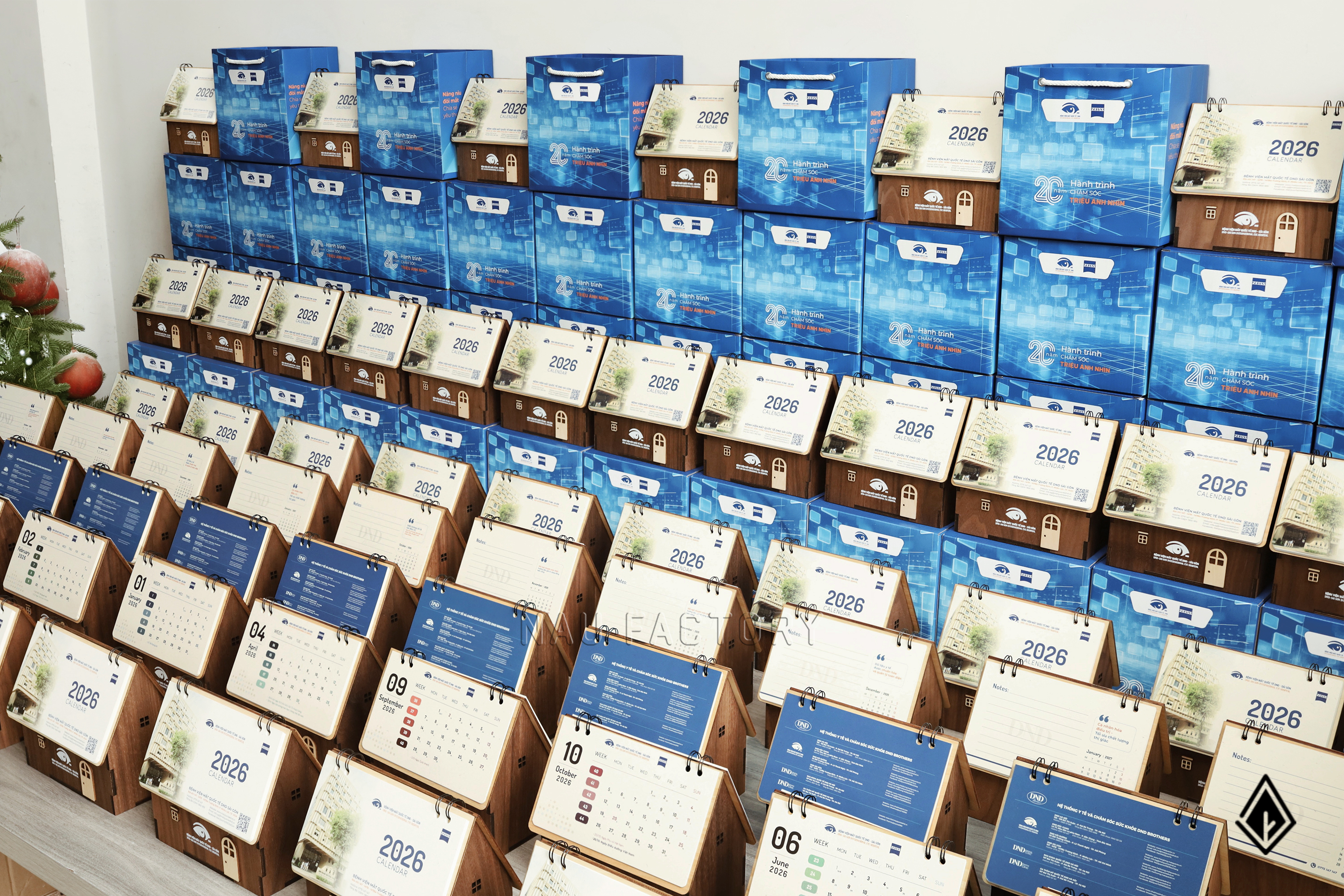 lịch gỗ ngôi nhà