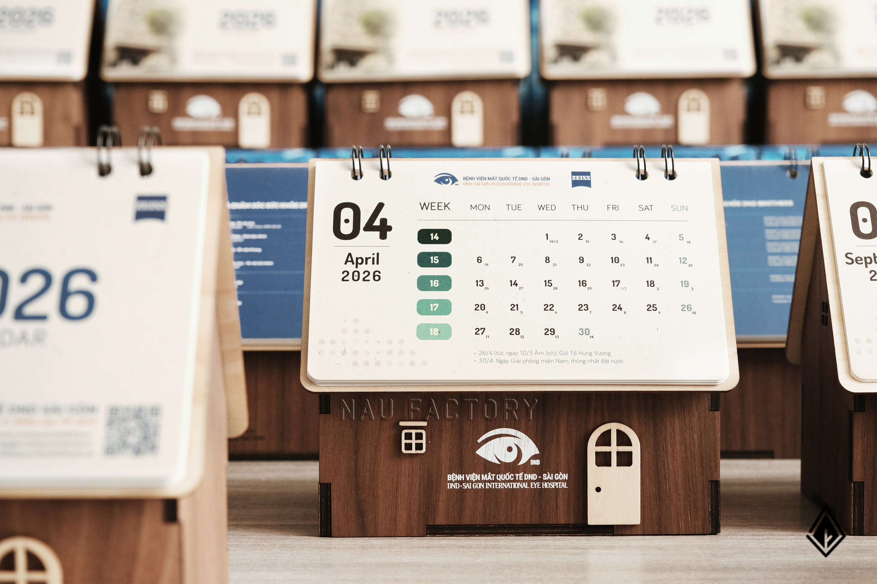 lịch gỗ ngôi nhà