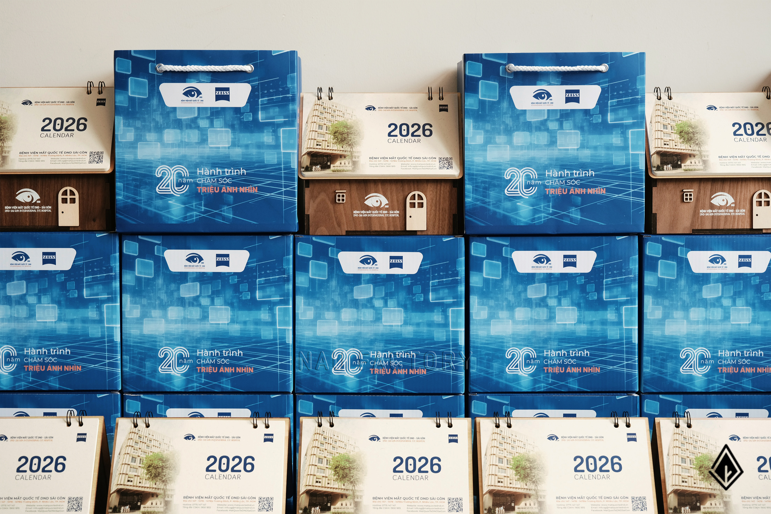 lịch gỗ ngôi nhà