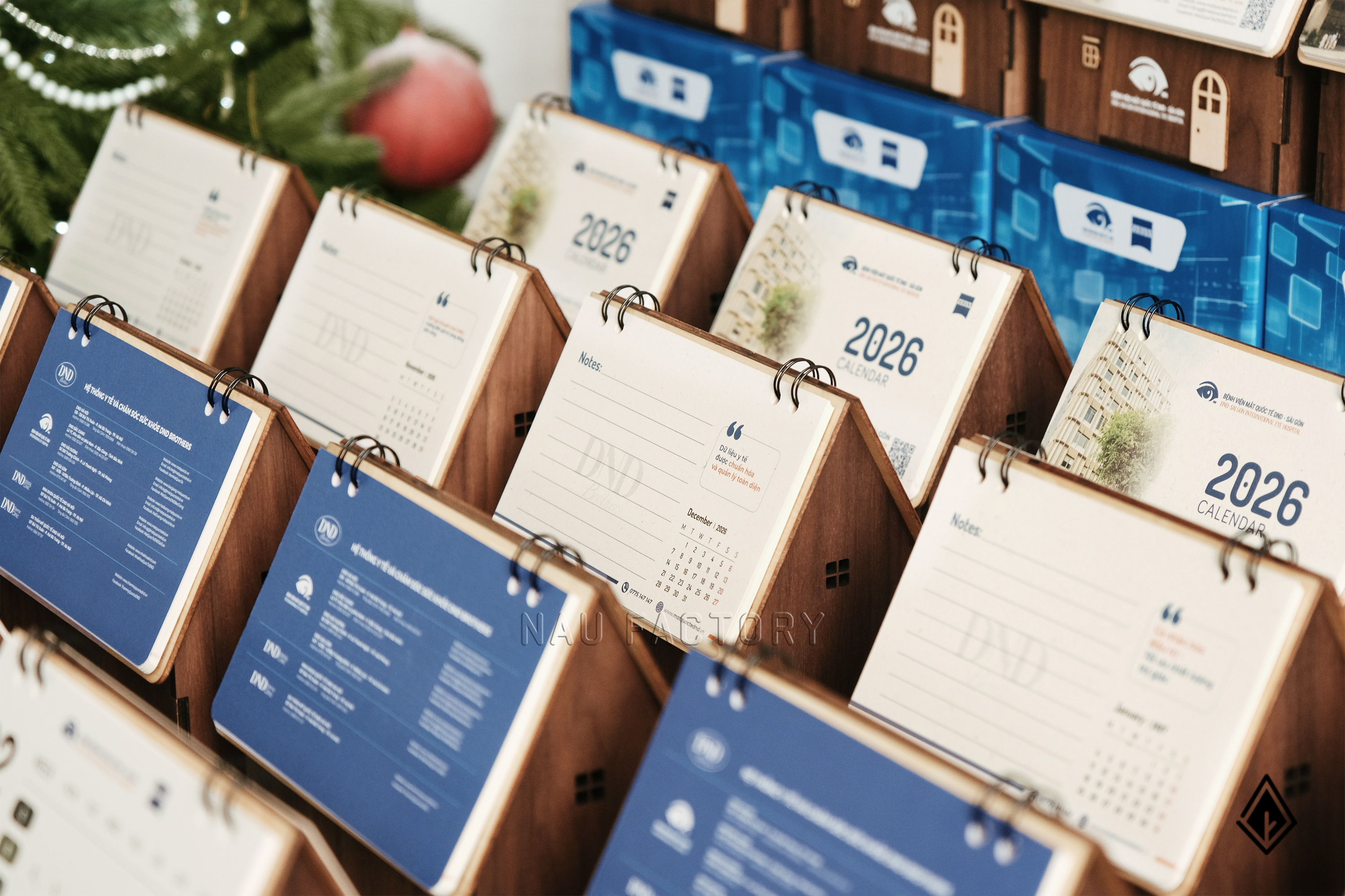 lịch gỗ ngôi nhà