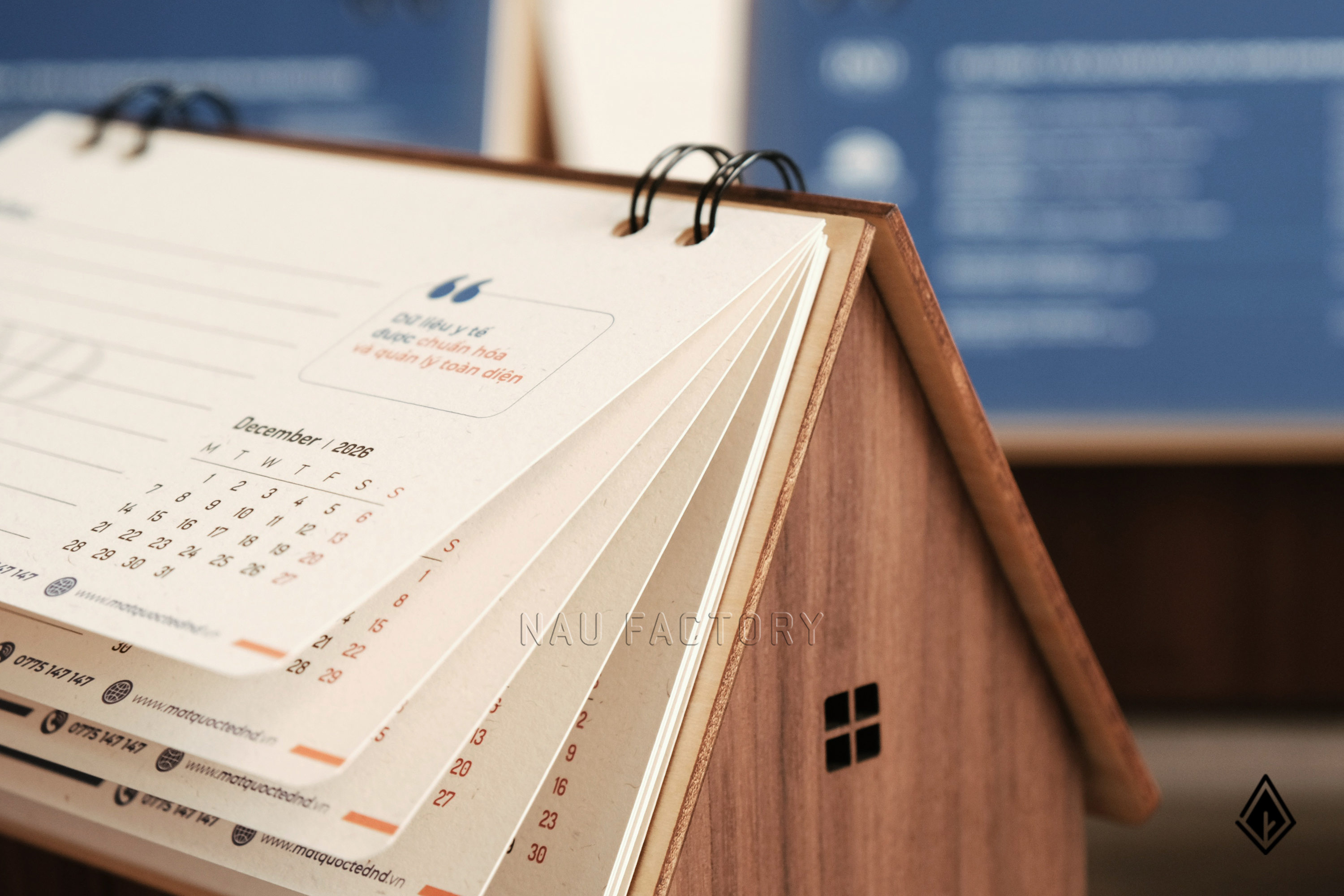 lịch gỗ ngôi nhà