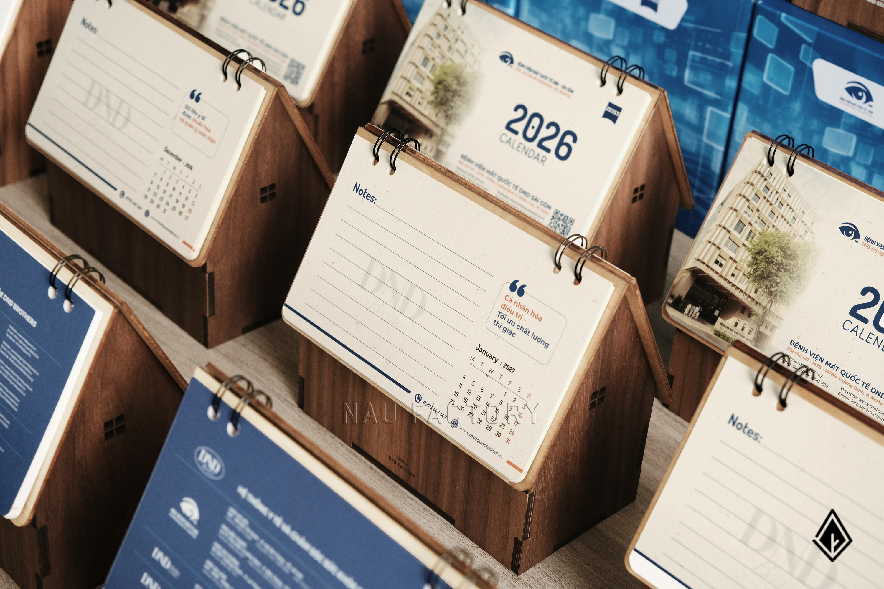 lịch gỗ ngôi nhà