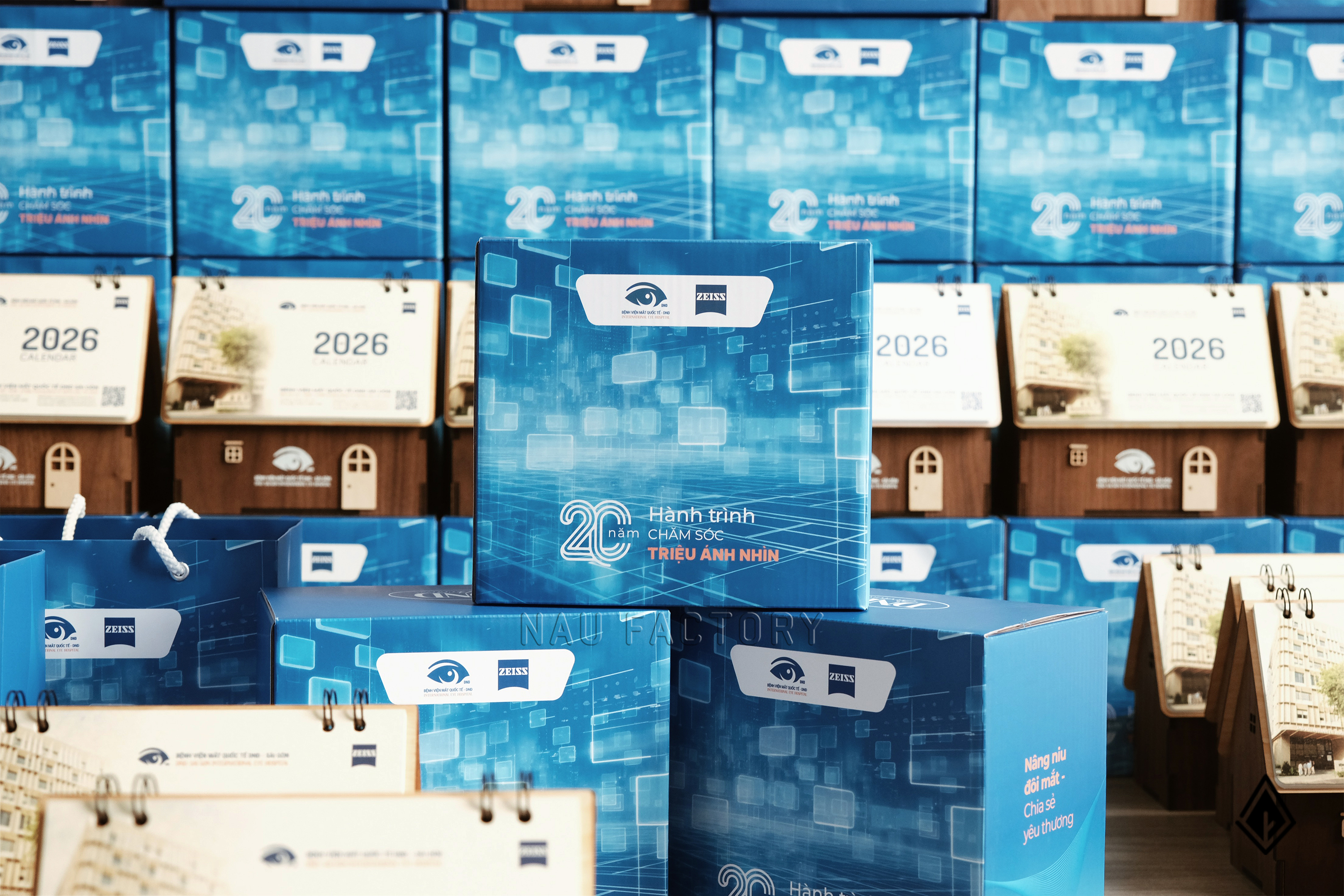 lịch gỗ ngôi nhà