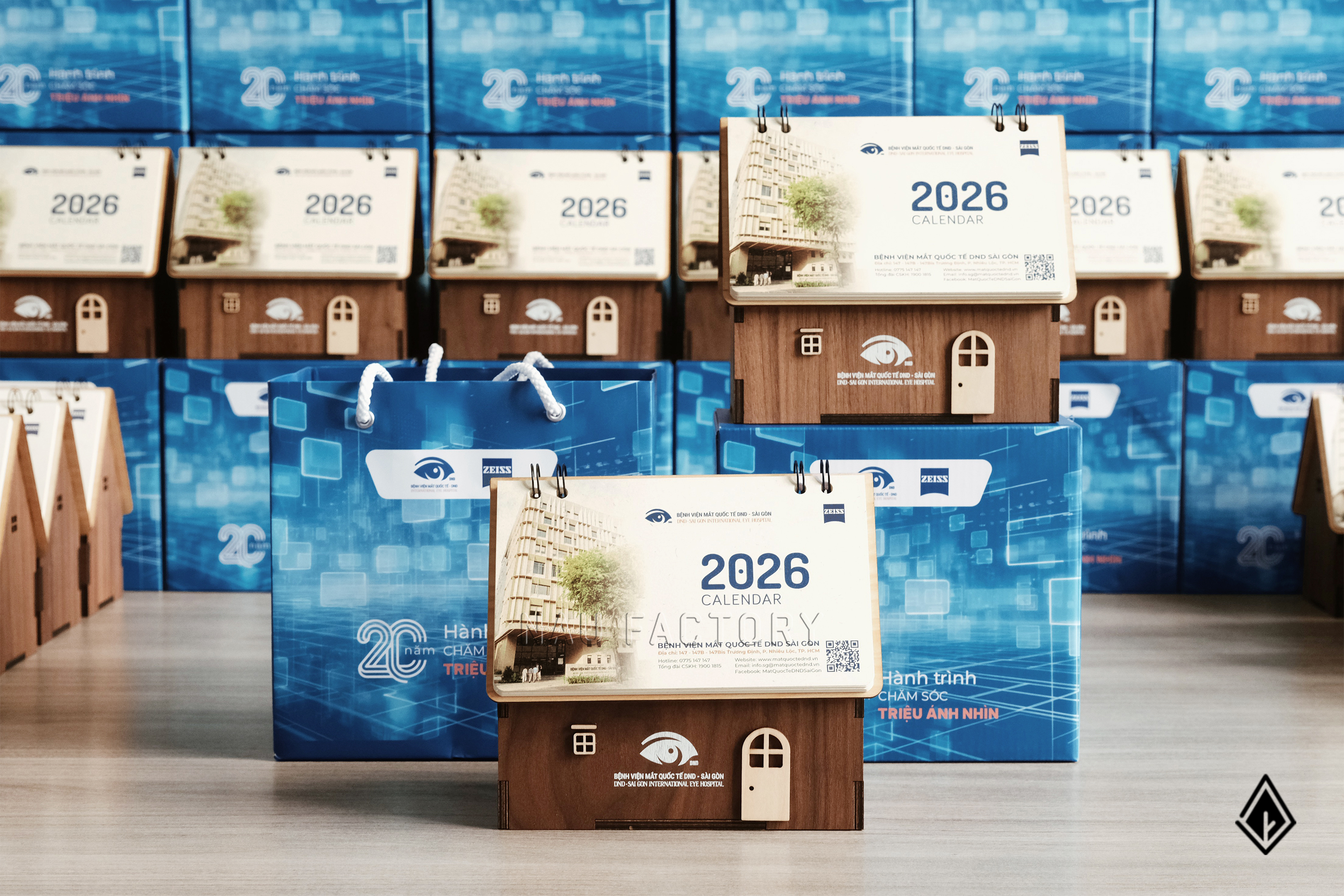 lịch gỗ ngôi nhà