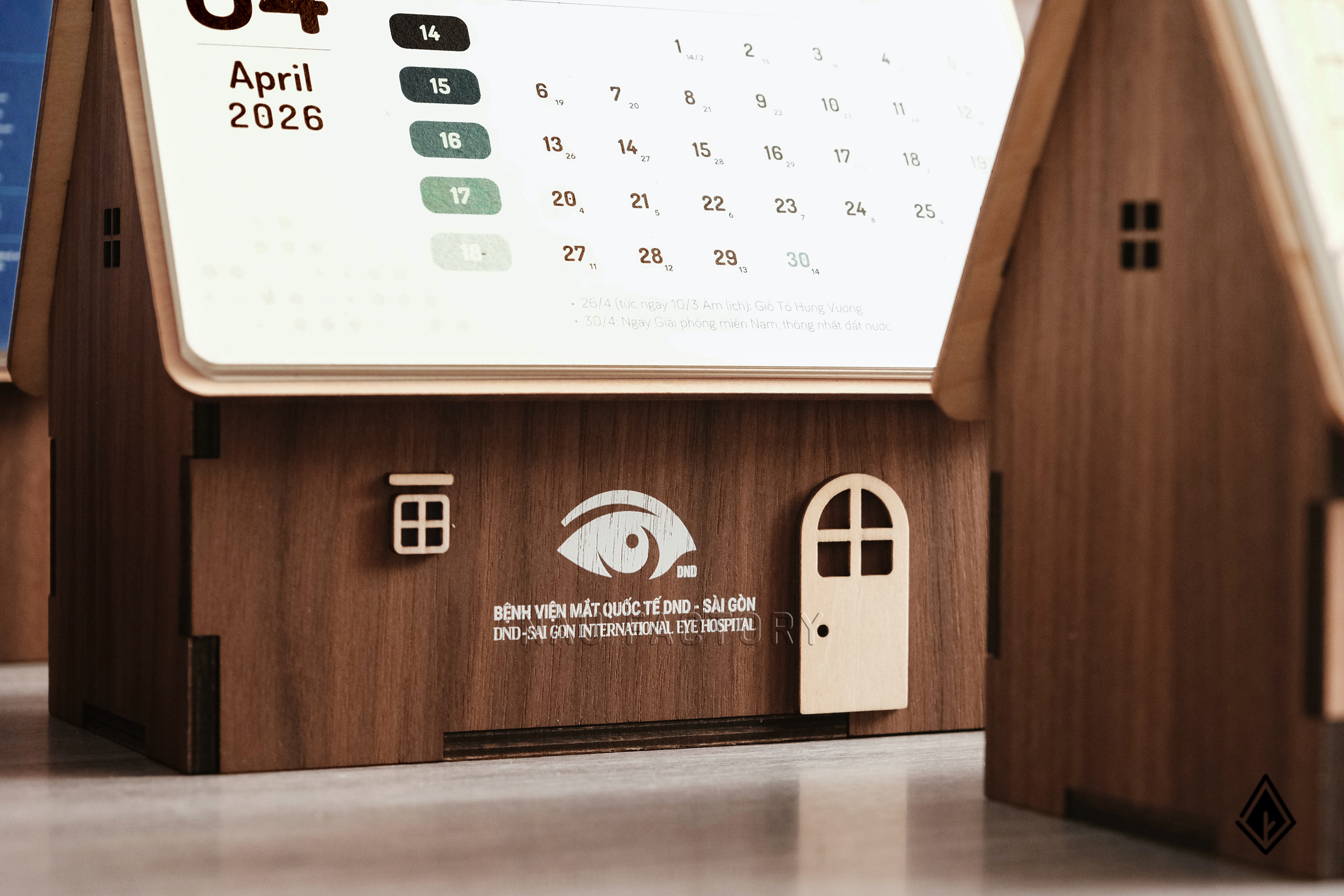 lịch gỗ ngôi nhà