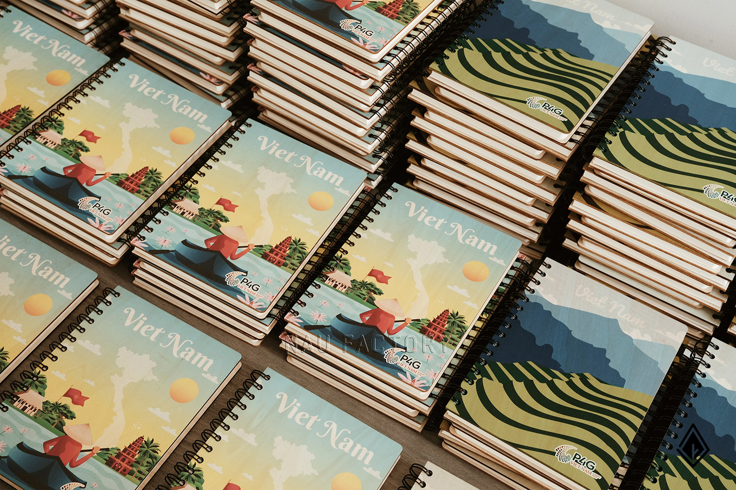 Set sổ, bút và hộp bút gỗ