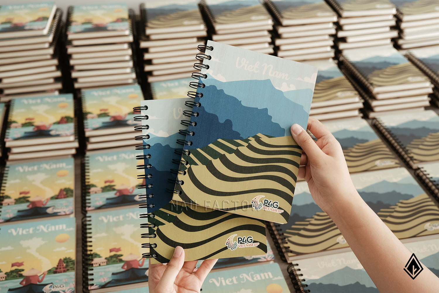 Set sổ, bút và hộp bút gỗ