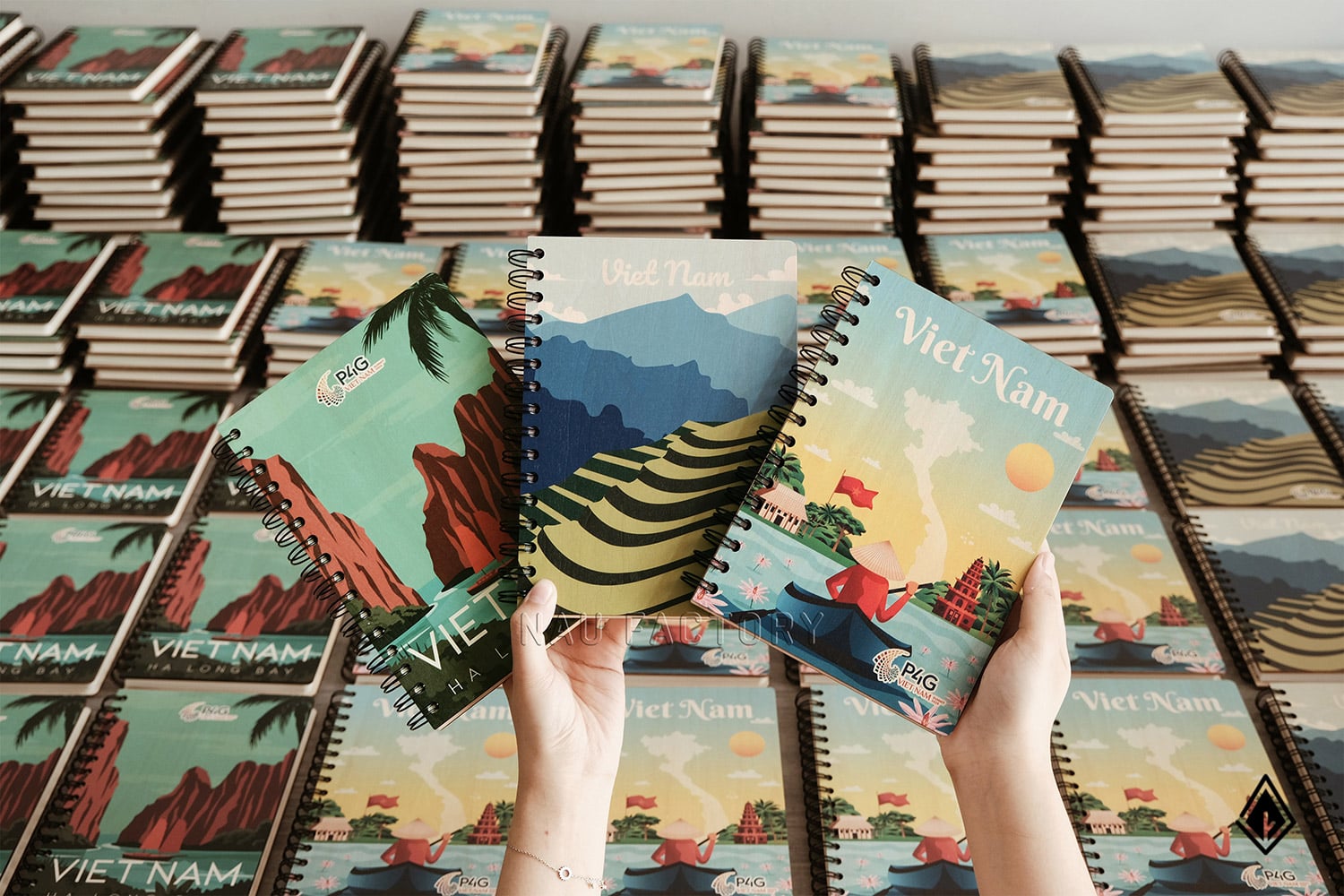 Set sổ, bút và hộp bút gỗ