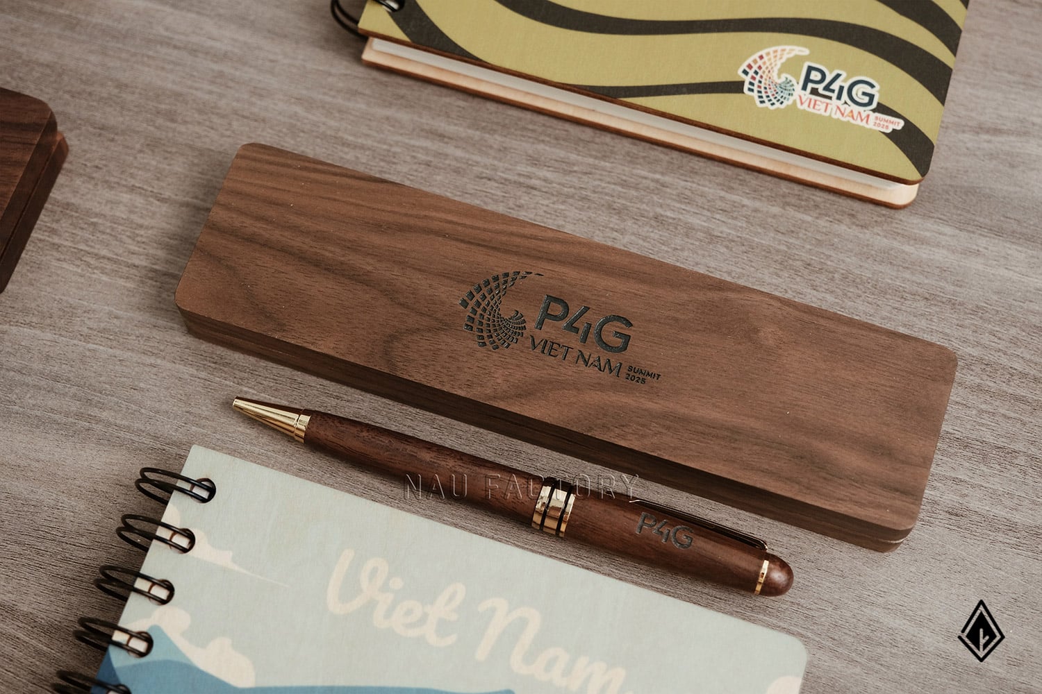 Set sổ, bút và hộp bút gỗ