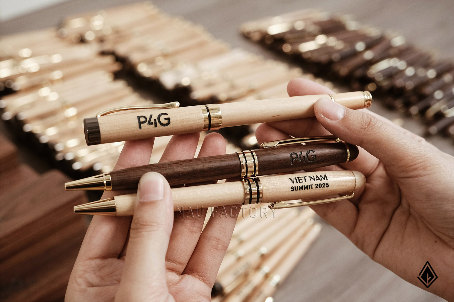 Set sổ, bút và hộp bút gỗ