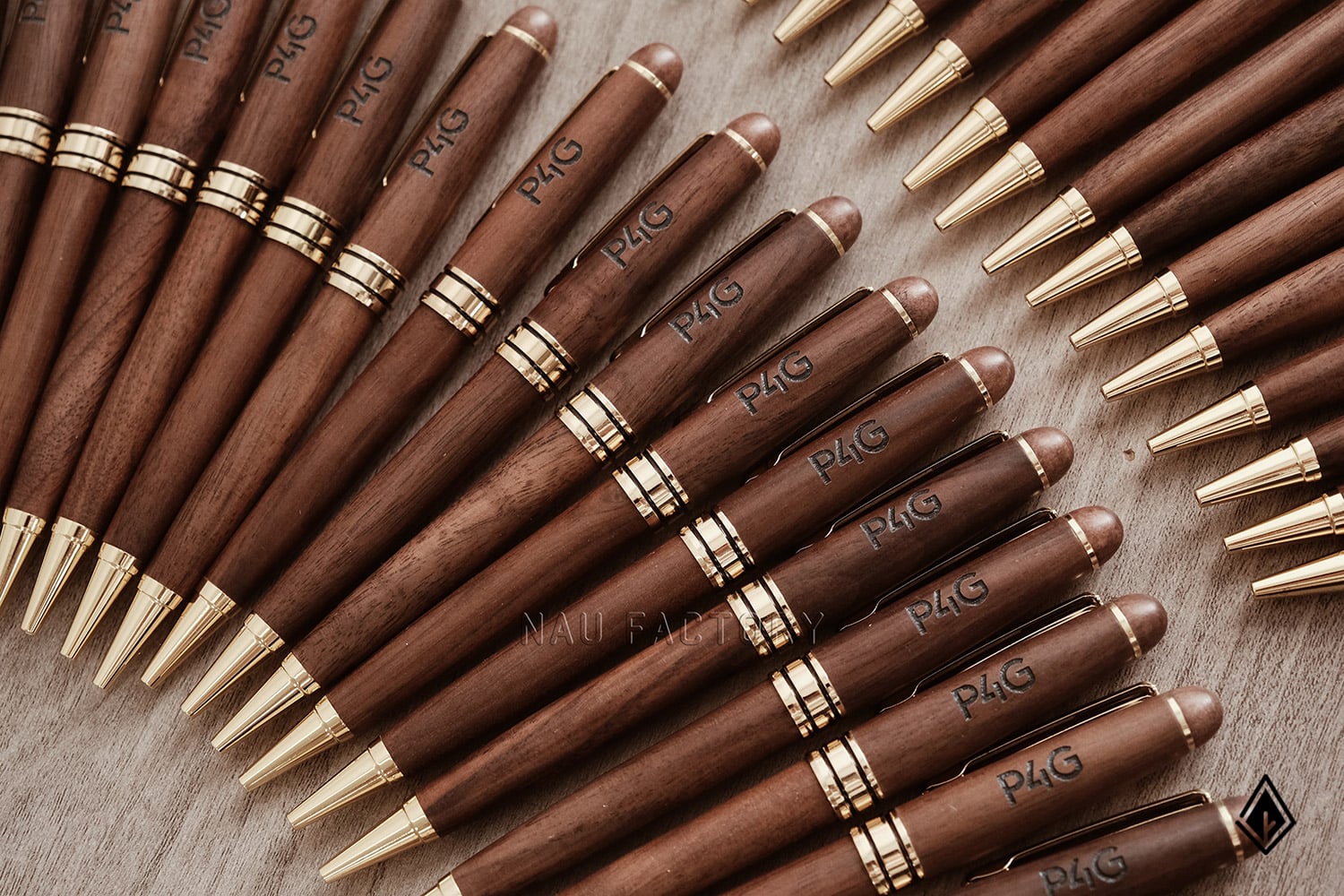 Set sổ, bút và hộp bút gỗ