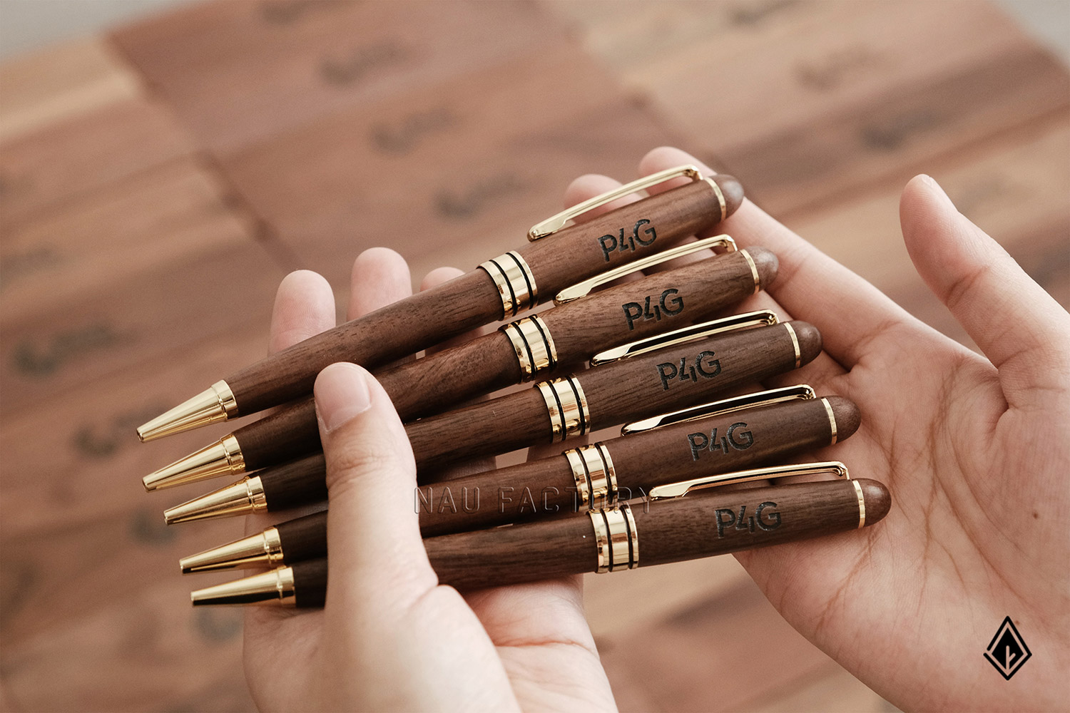 Set sổ, bút và hộp bút gỗ