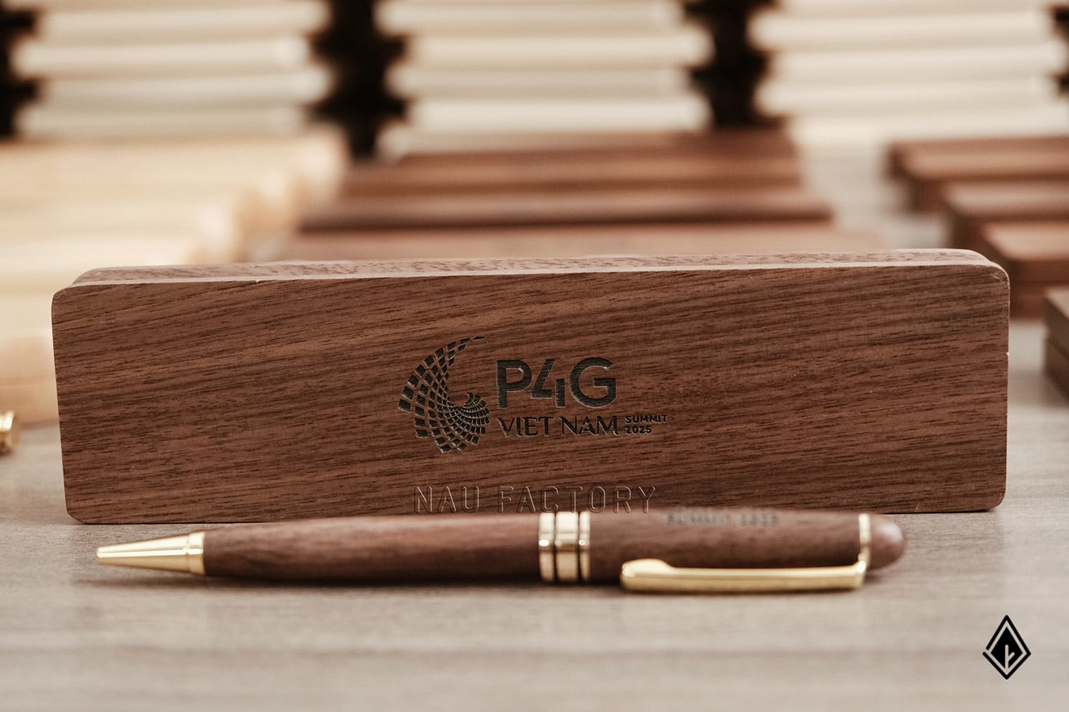 Set sổ, bút và hộp bút gỗ