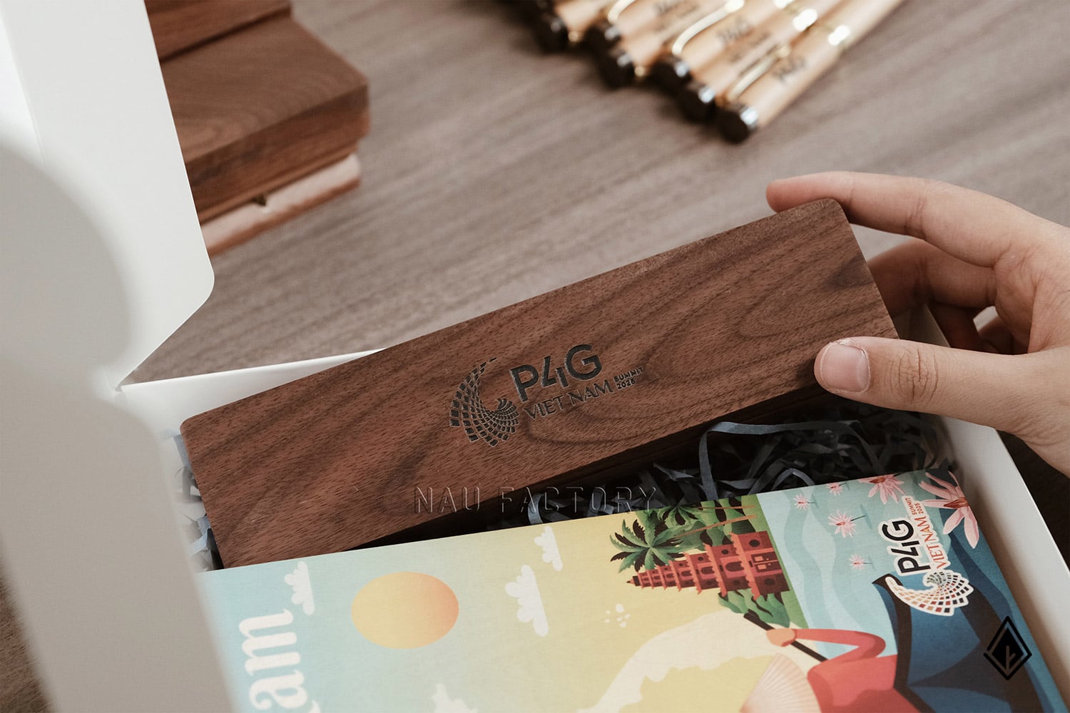 Set sổ, bút và hộp bút gỗ