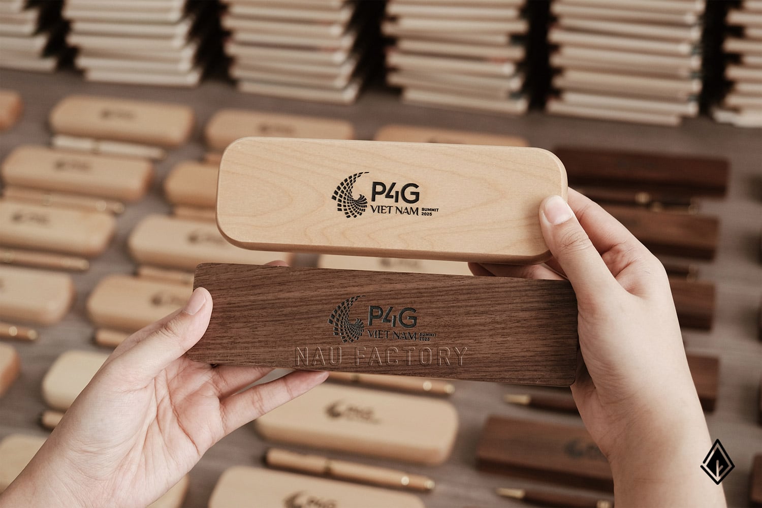 Set sổ, bút và hộp bút gỗ