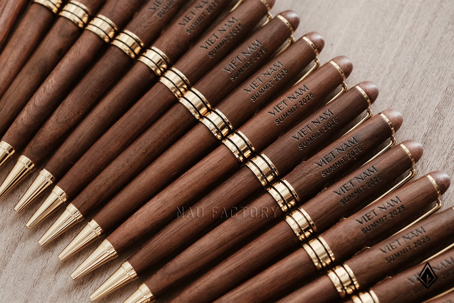 Set sổ, bút và hộp bút gỗ