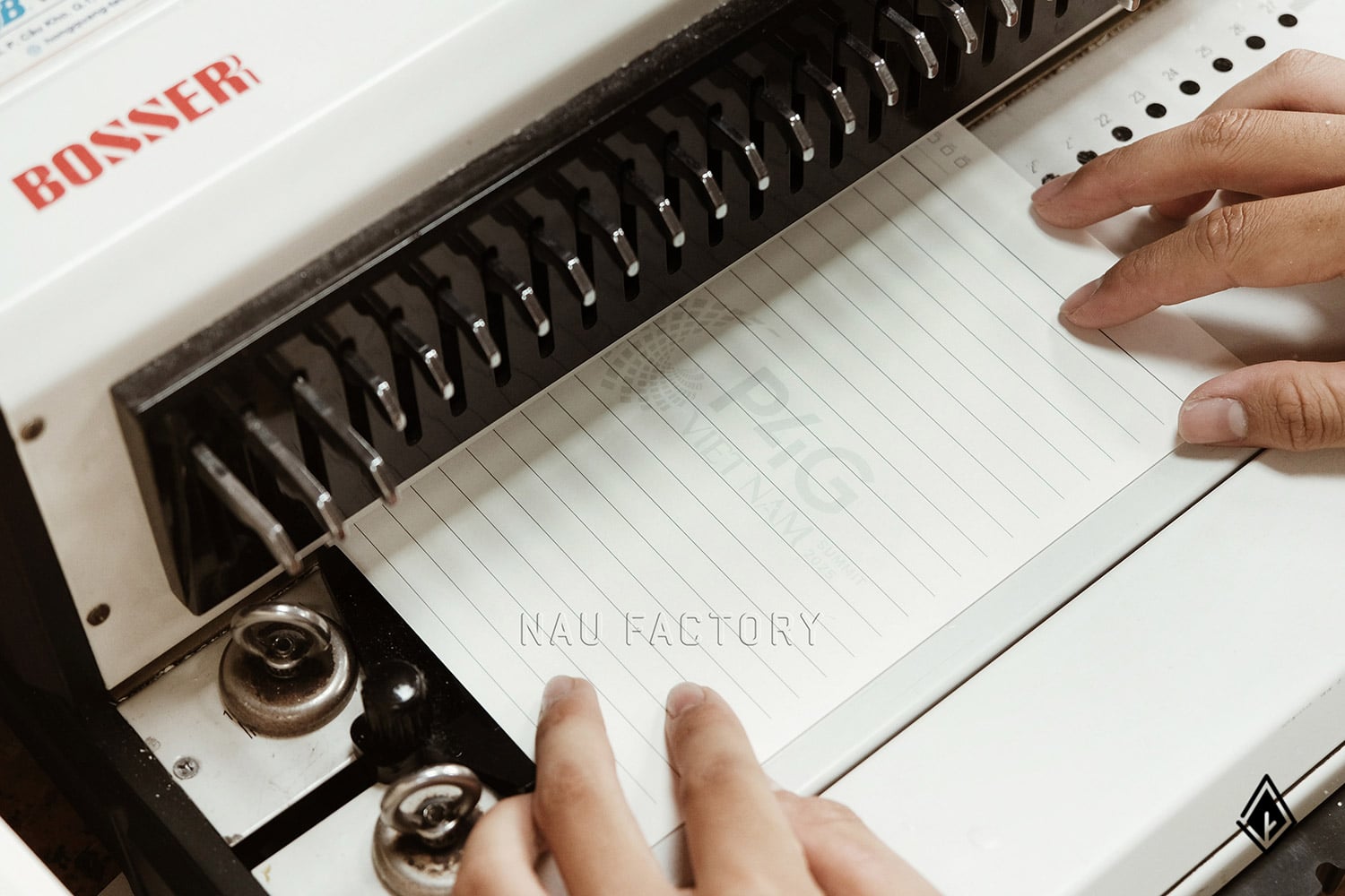 Set sổ, bút và hộp bút gỗ