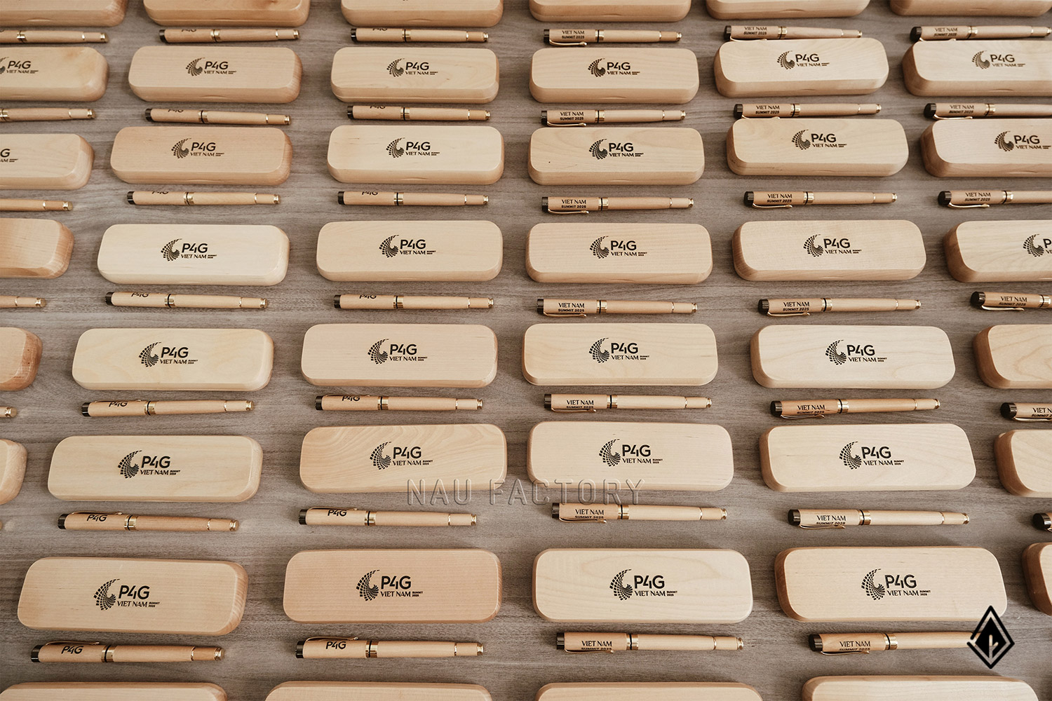 Set sổ, bút và hộp bút gỗ