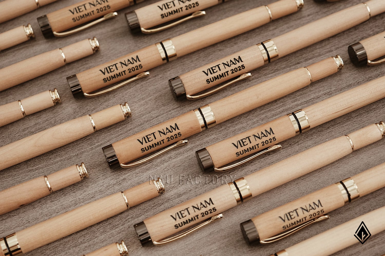 Set sổ, bút và hộp bút gỗ