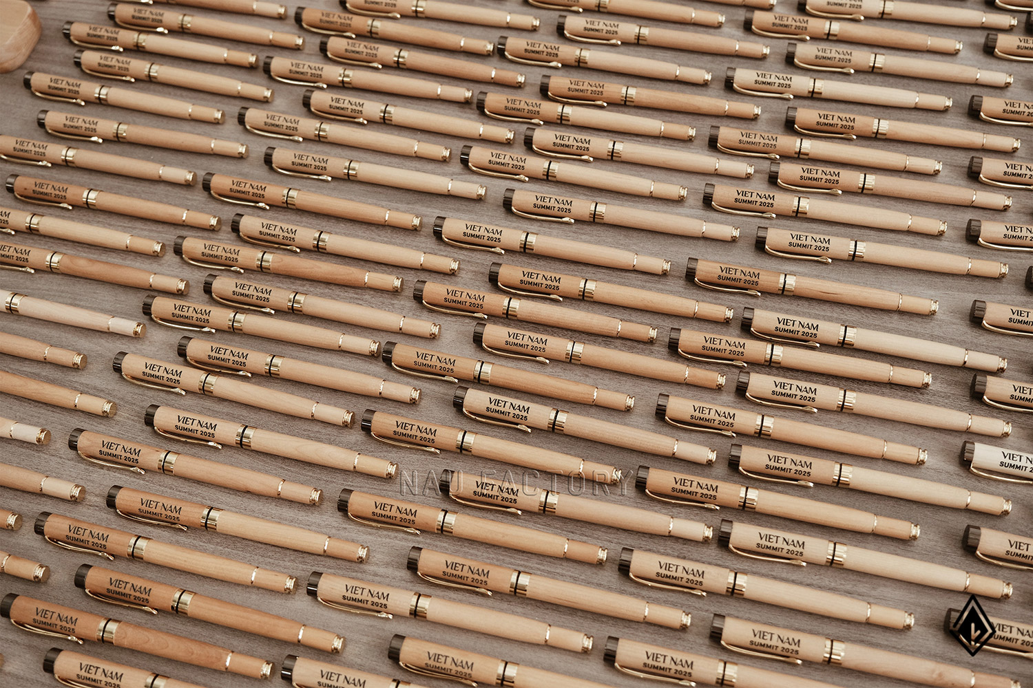 Set sổ, bút và hộp bút gỗ