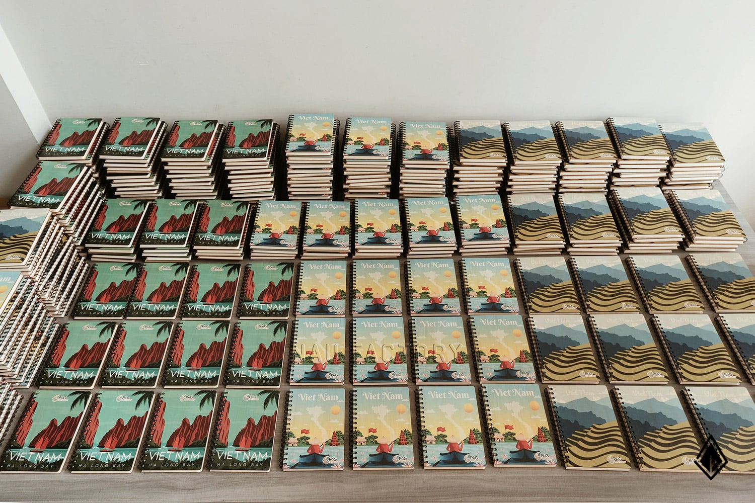 Set sổ, bút và hộp bút gỗ