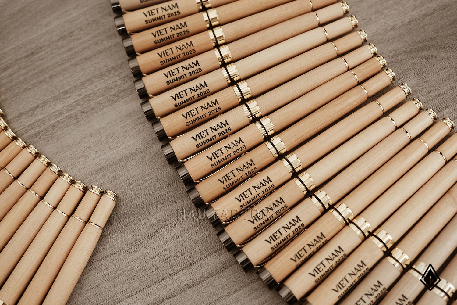 Set sổ, bút và hộp bút gỗ