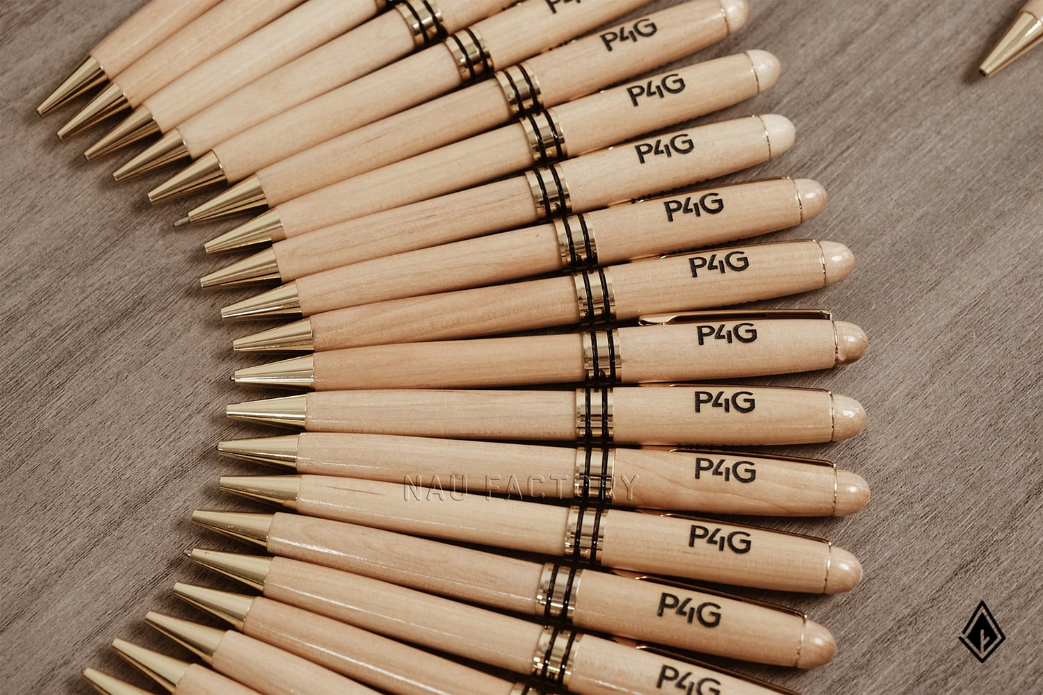 Set sổ, bút và hộp bút gỗ