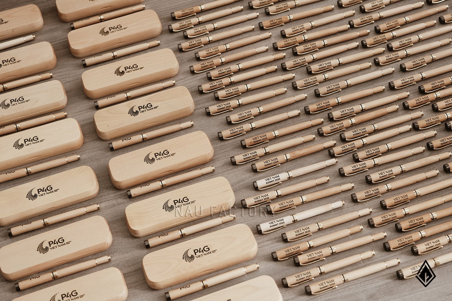 Set sổ, bút và hộp bút gỗ