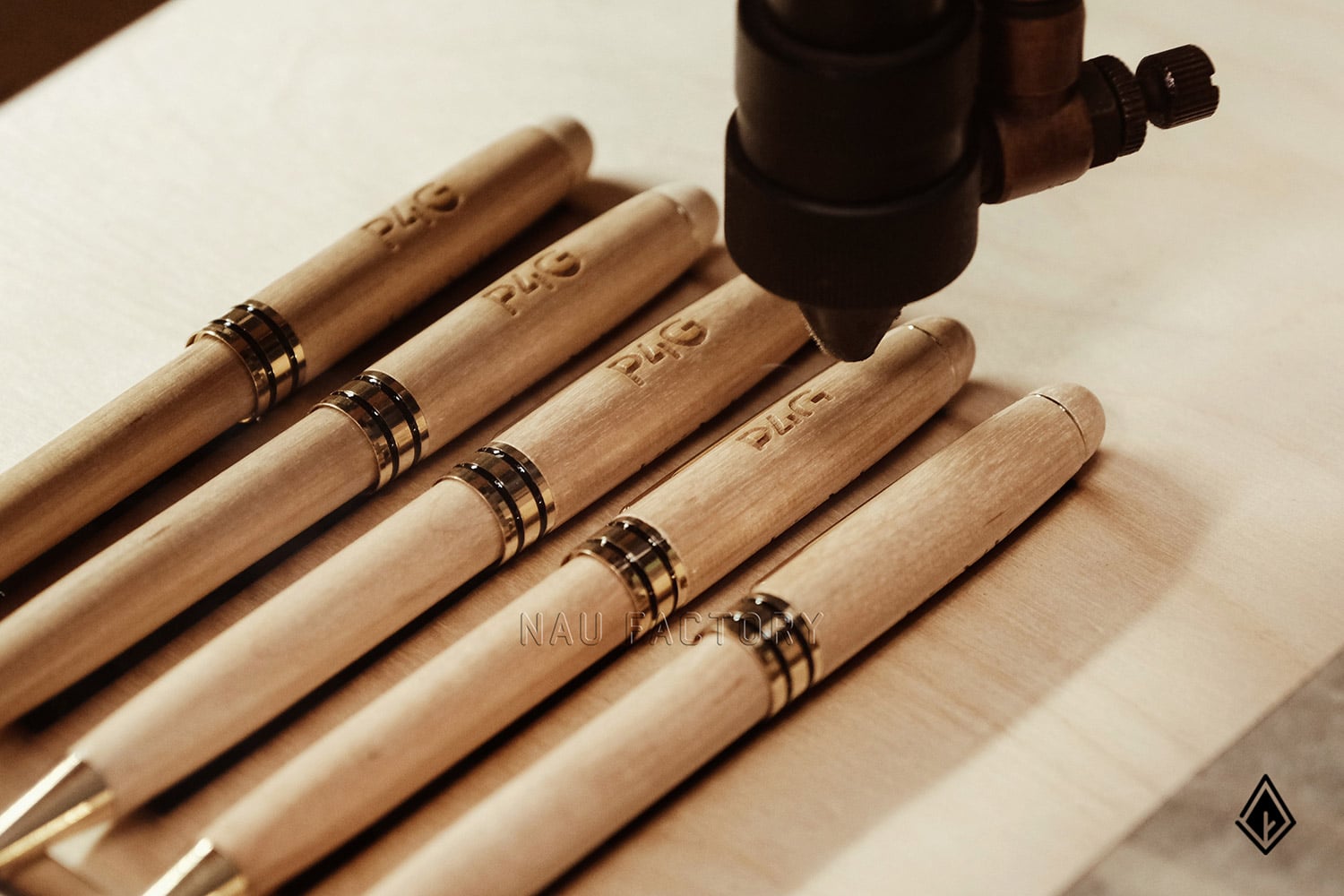 Set sổ, bút và hộp bút gỗ