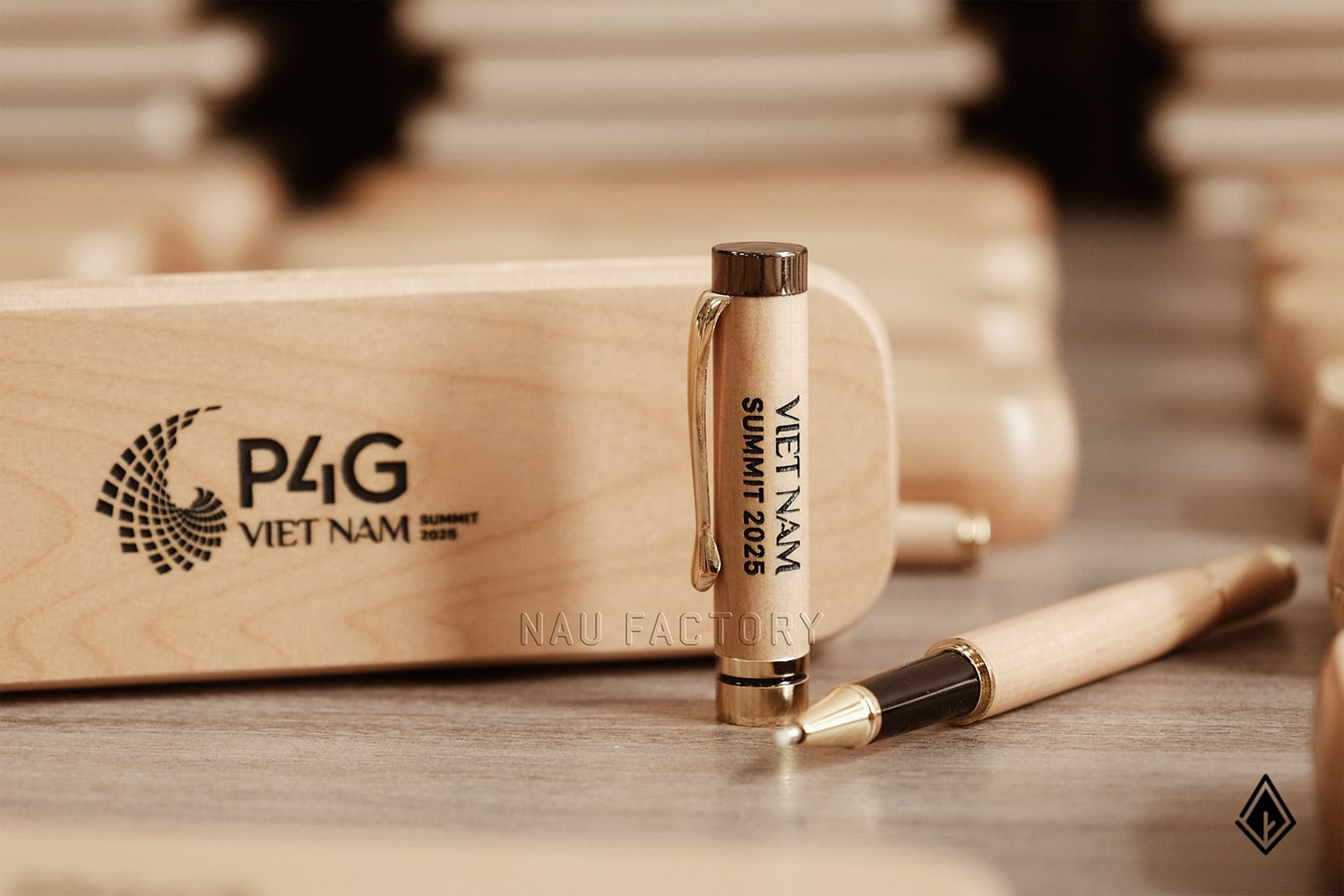 Set sổ, bút và hộp bút gỗ