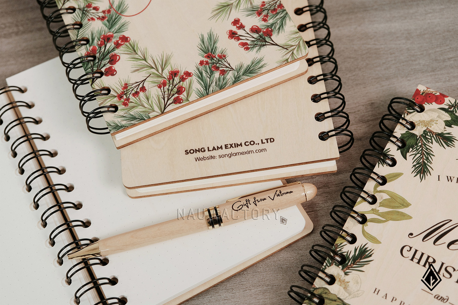 set sổ và bút gỗ