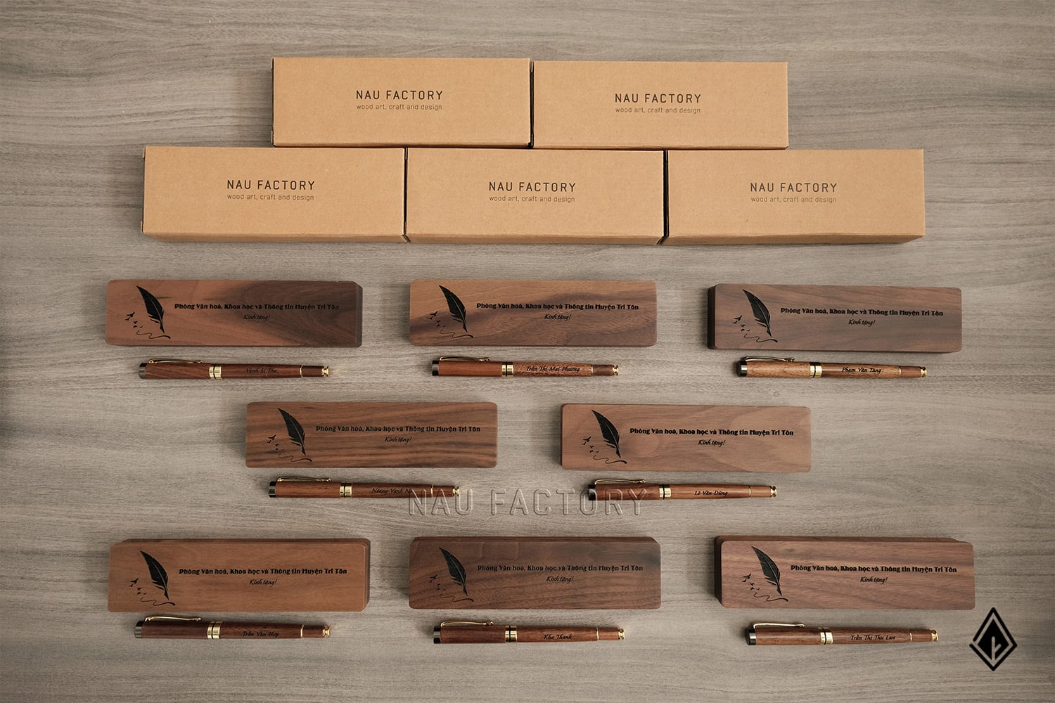 Set bút và hộp bút gỗ