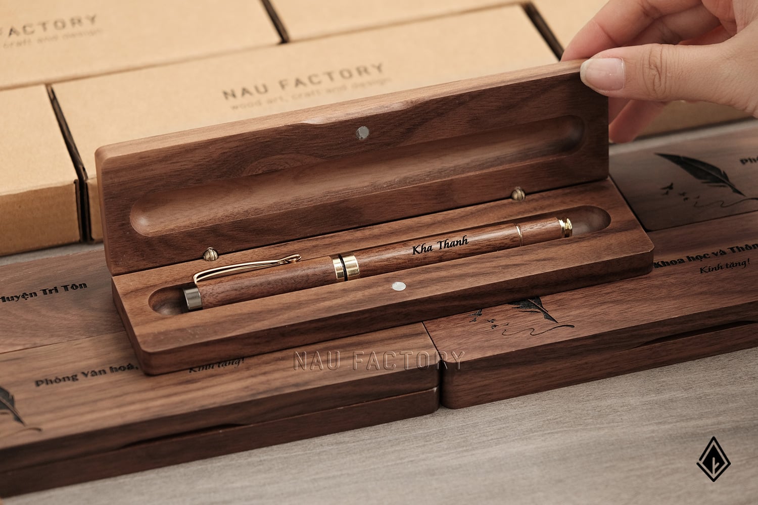 Set bút và hộp bút gỗ