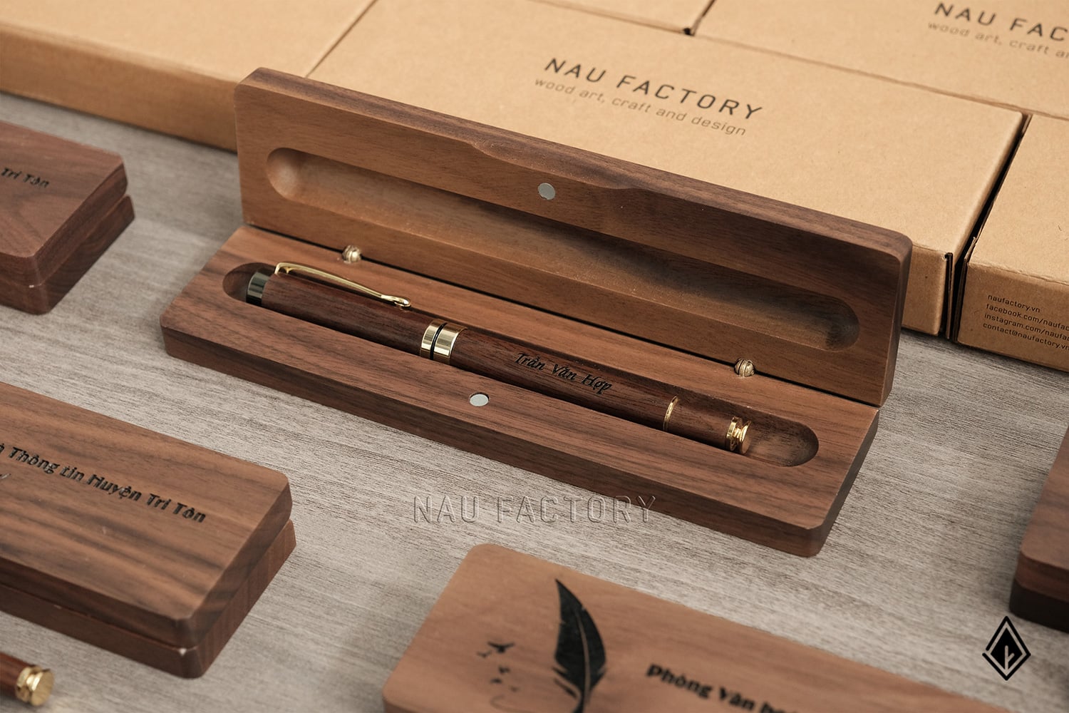 Set bút và hộp bút gỗ